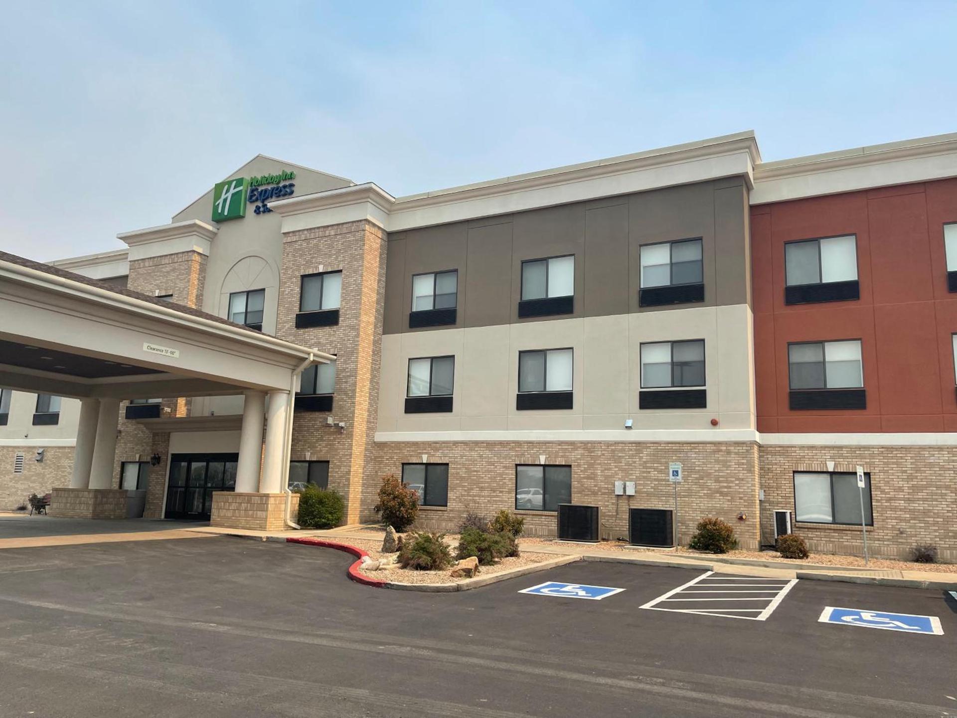 Holiday Inn Express Hotel & Suites Las Vegas NM by IHG photo 60