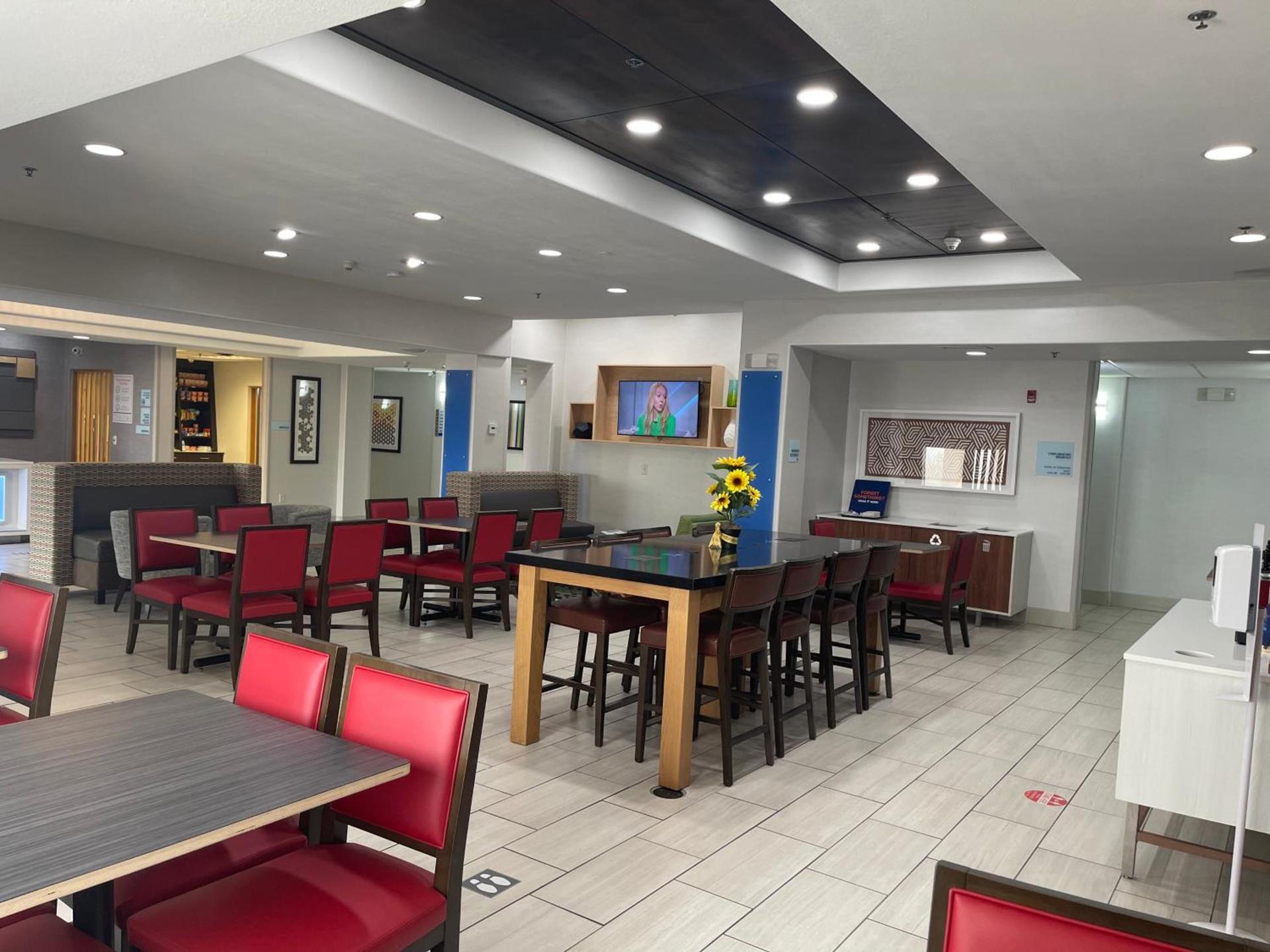 Holiday Inn Express Hotel & Suites Las Vegas NM by IHG photo 31