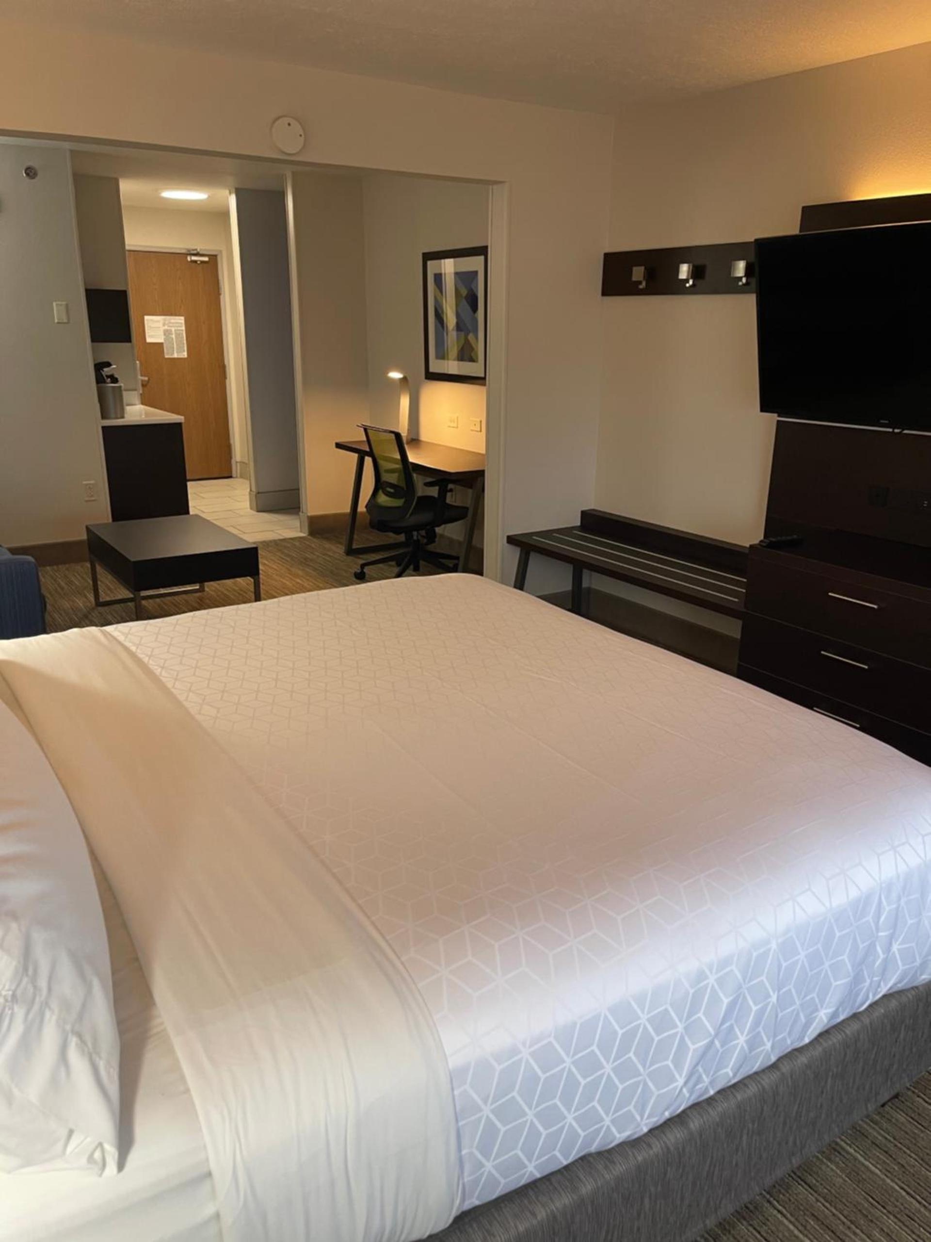 Holiday Inn Express Hotel & Suites Las Vegas NM by IHG photo 37