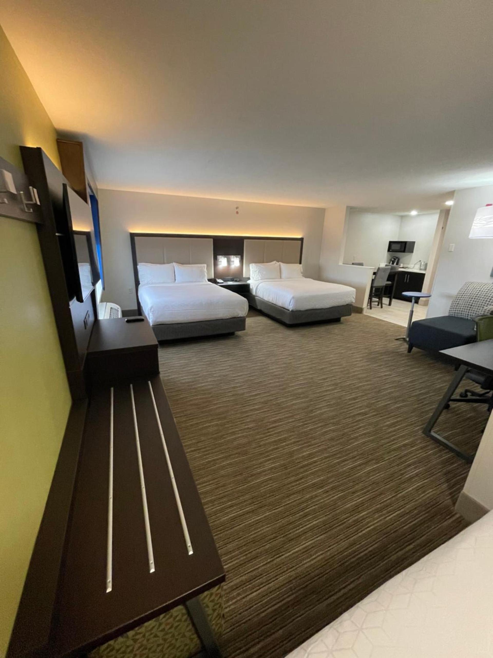 Holiday Inn Express Hotel & Suites Las Vegas NM by IHG photo 35