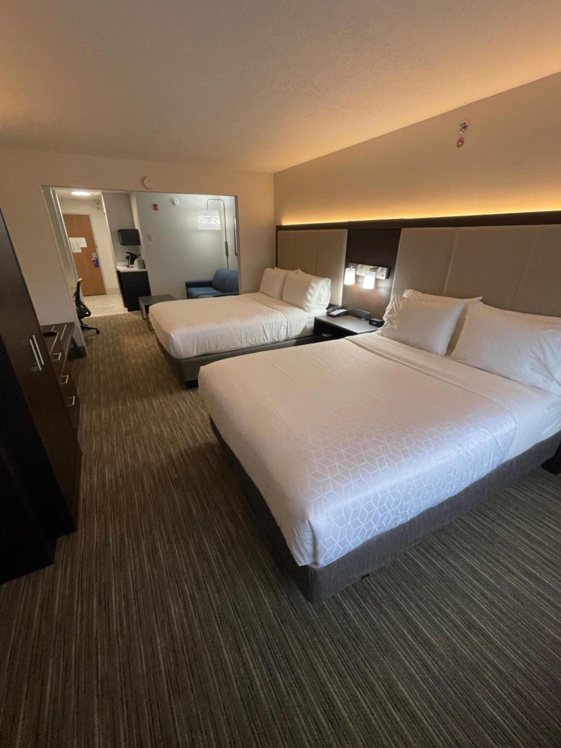 Holiday Inn Express Hotel & Suites Las Vegas NM by IHG photo 36