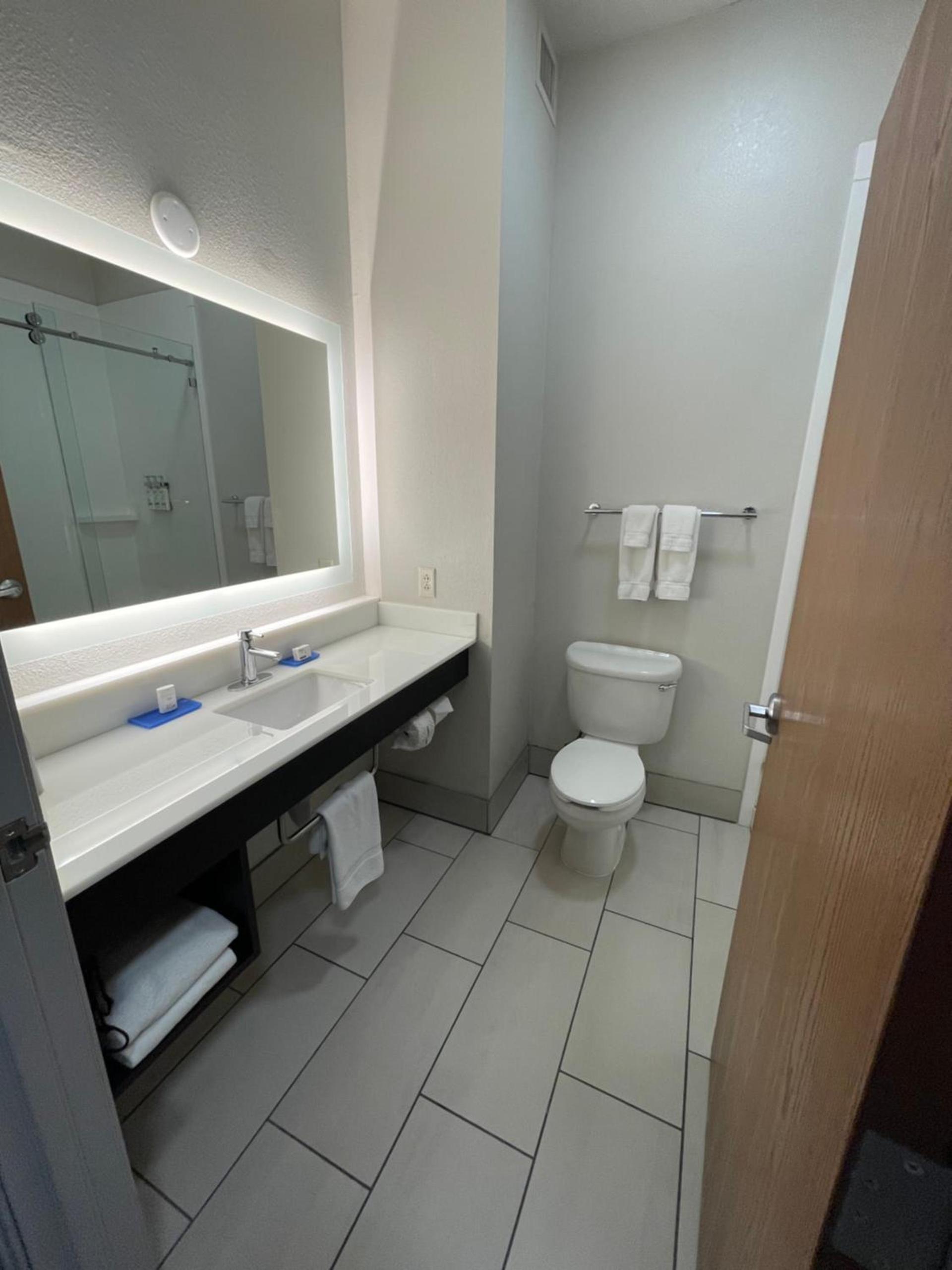 Holiday Inn Express Hotel & Suites Las Vegas NM by IHG photo 53