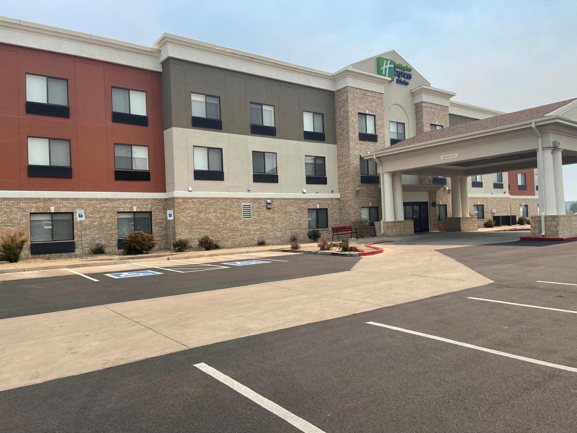 Holiday Inn Express Hotel & Suites Las Vegas NM by IHG photo 2