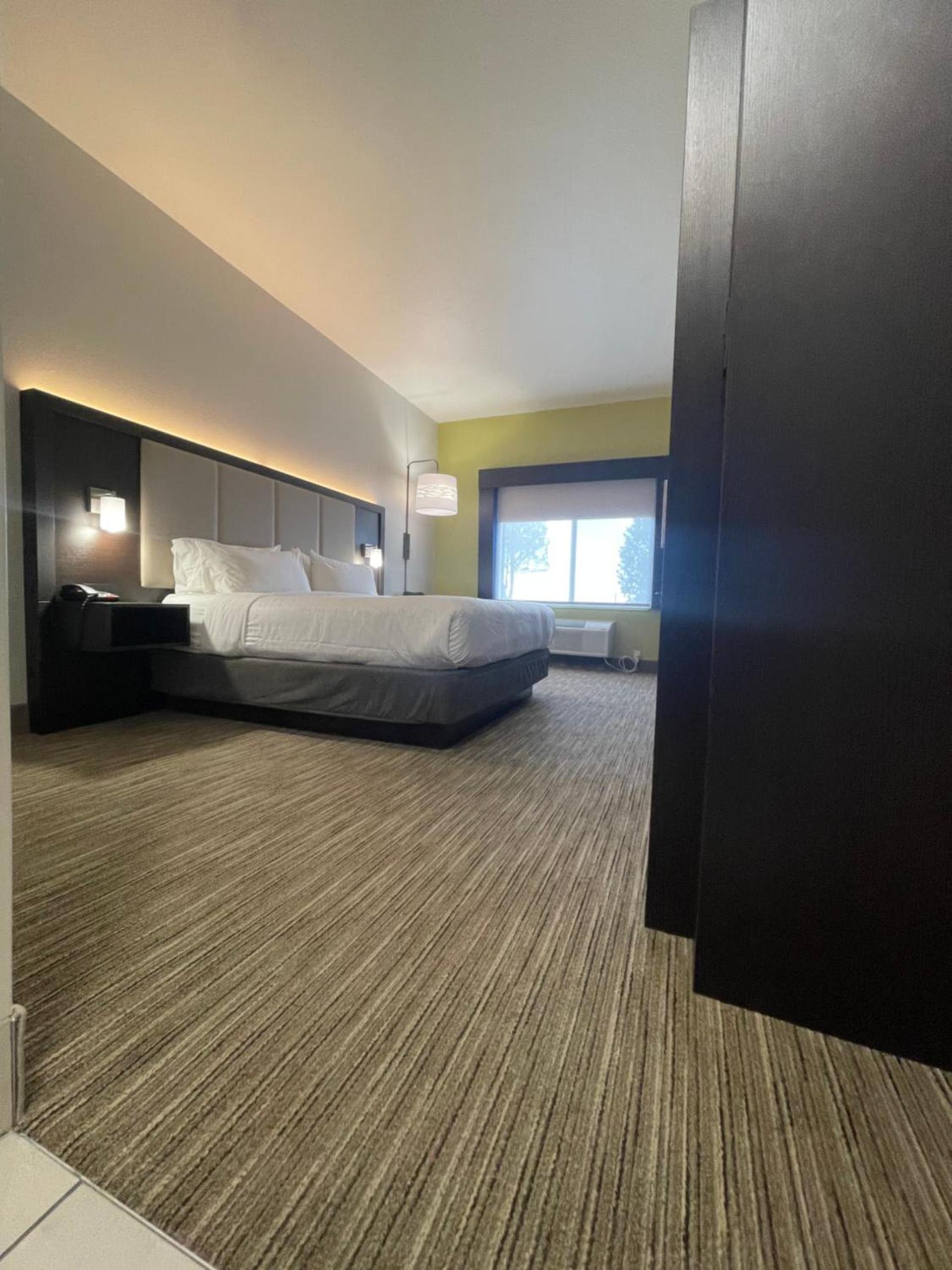 Holiday Inn Express Hotel & Suites Las Vegas NM by IHG photo 52