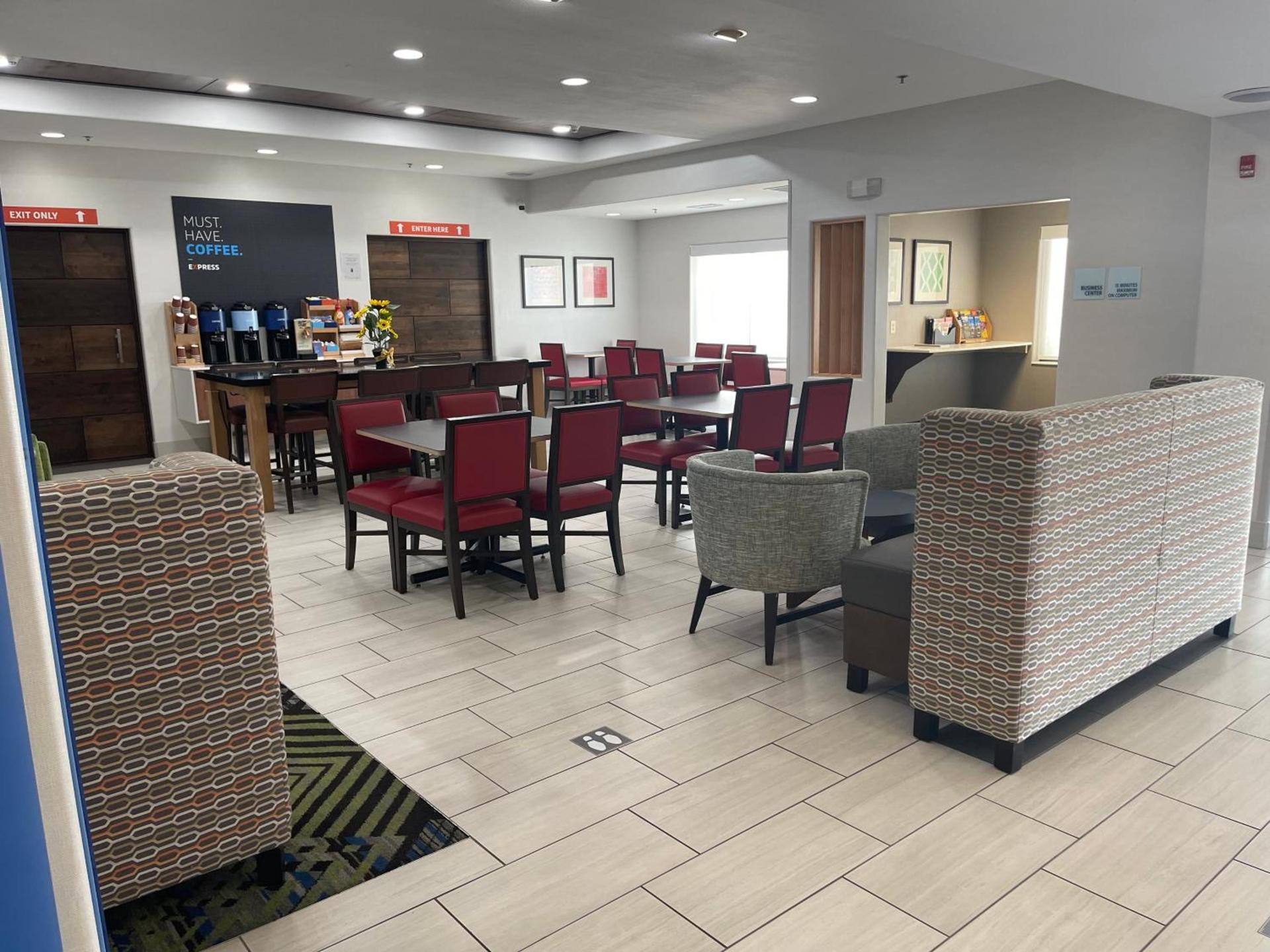 Holiday Inn Express Hotel & Suites Las Vegas NM by IHG photo 49
