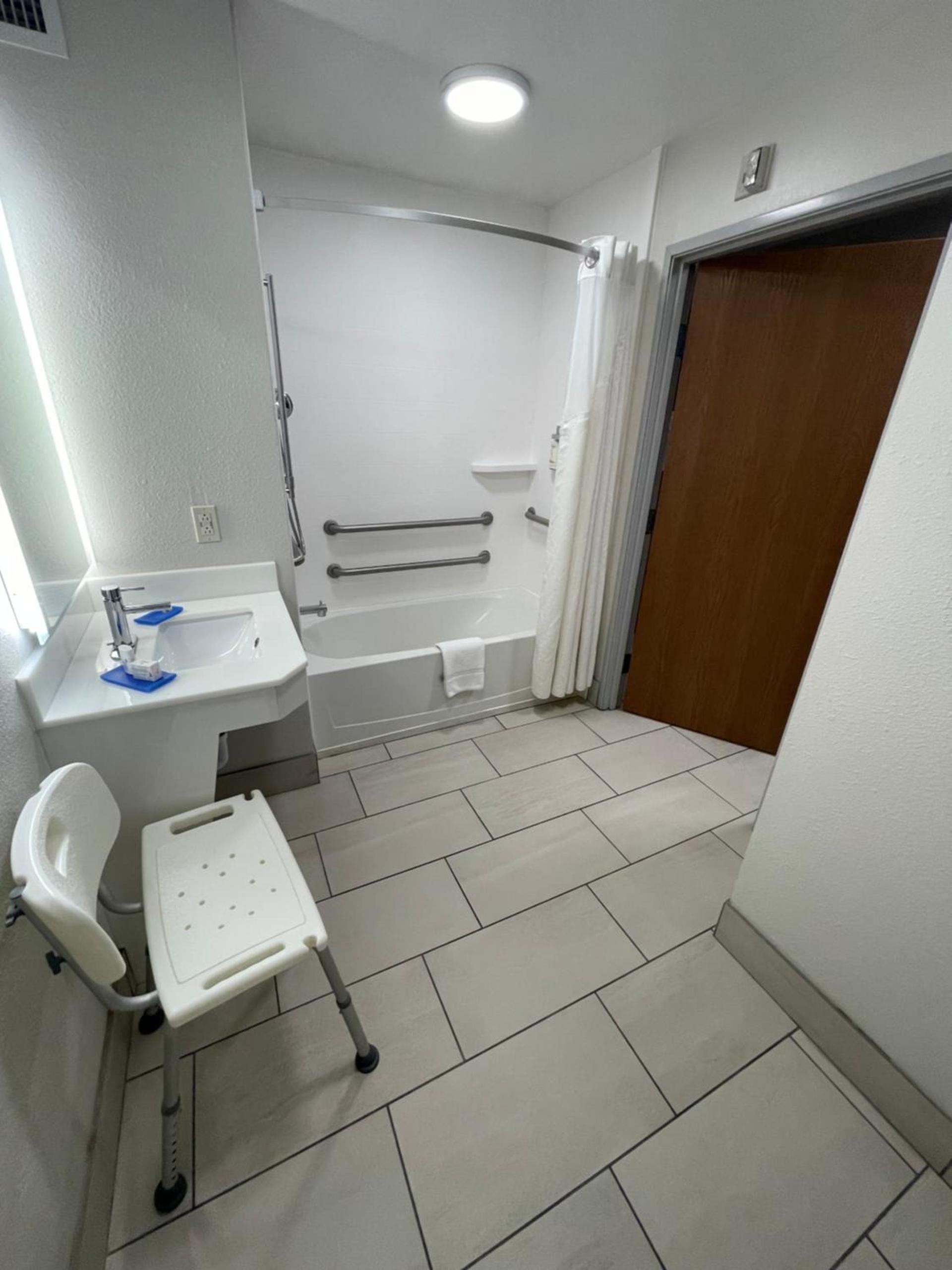 Holiday Inn Express Hotel & Suites Las Vegas NM by IHG photo 3