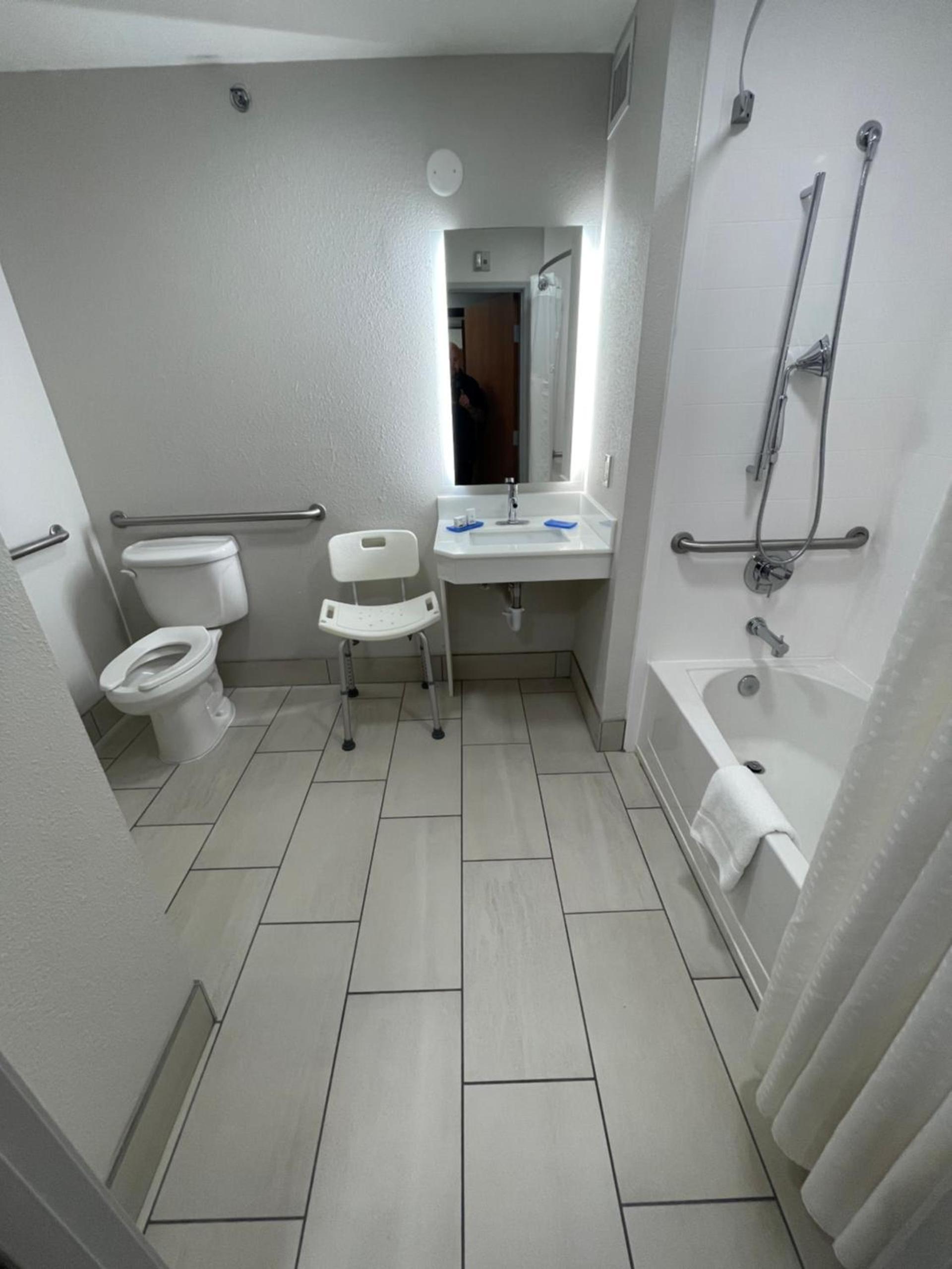 Holiday Inn Express Hotel & Suites Las Vegas NM by IHG photo 6