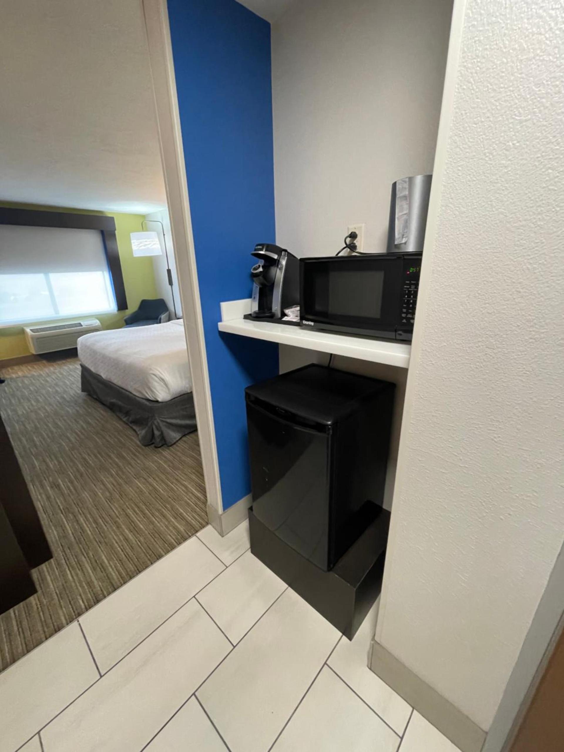 Holiday Inn Express Hotel & Suites Las Vegas NM by IHG photo 5