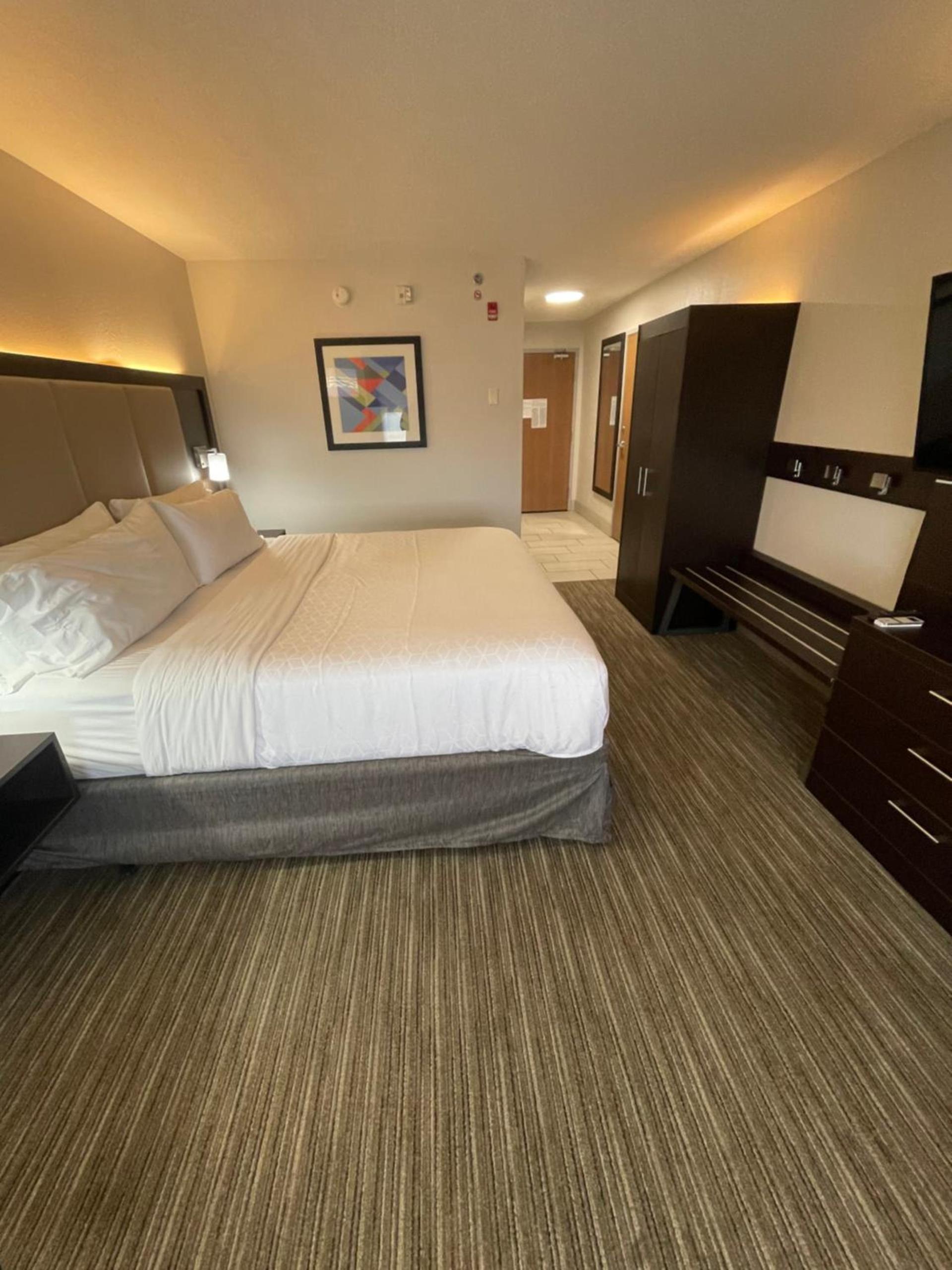 Holiday Inn Express Hotel & Suites Las Vegas NM by IHG photo 7