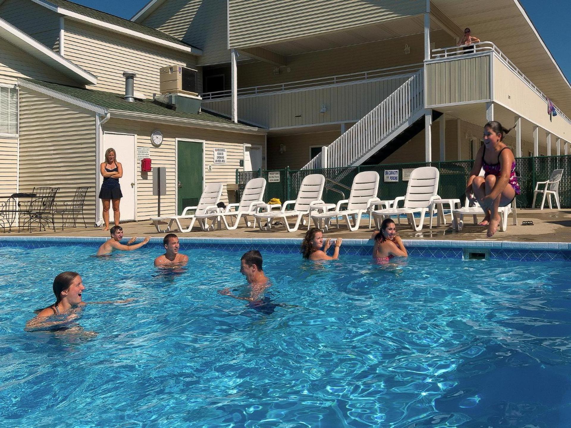 Sierra Sands Family Lodge photo 17