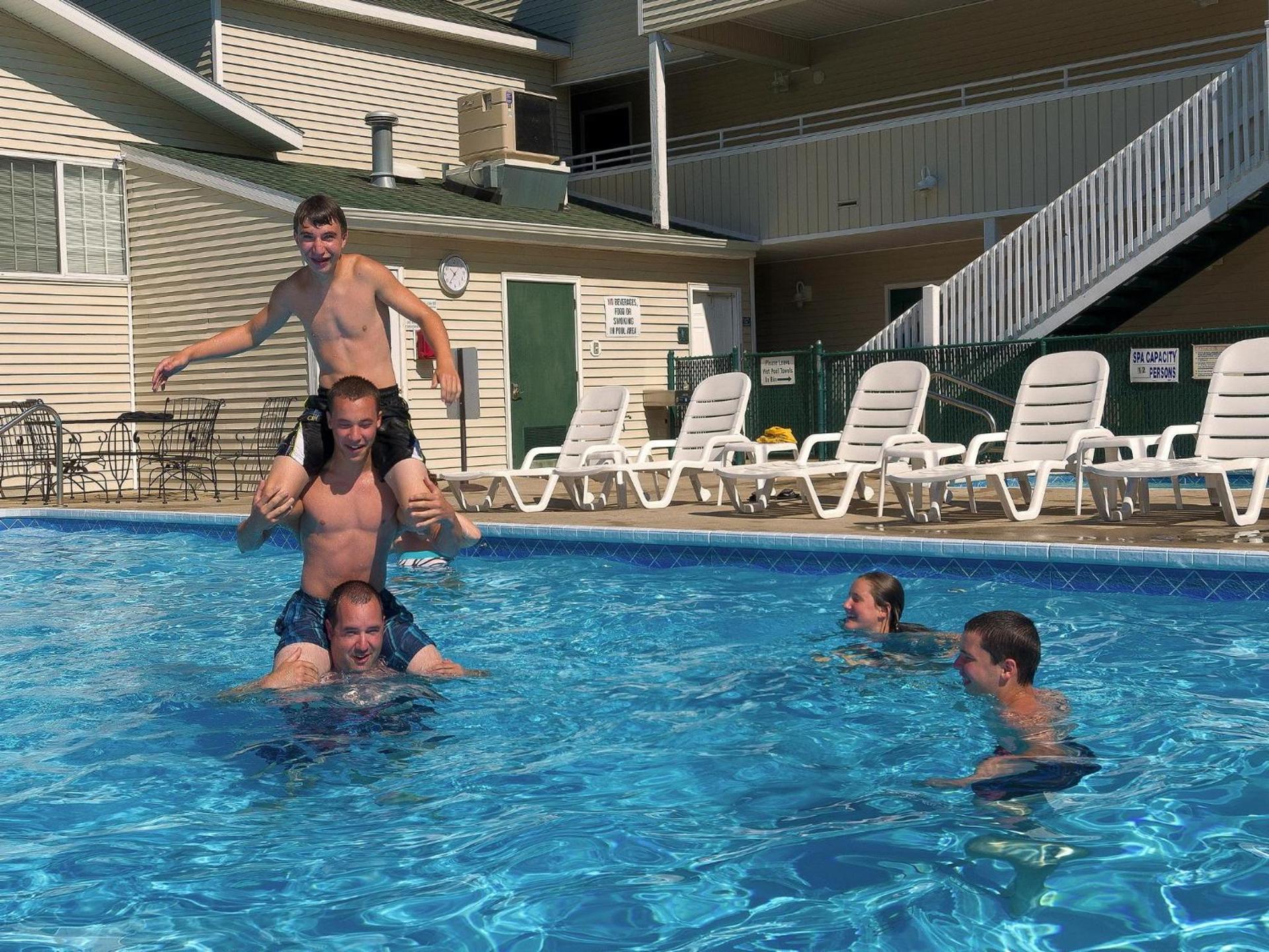 Sierra Sands Family Lodge photo 14