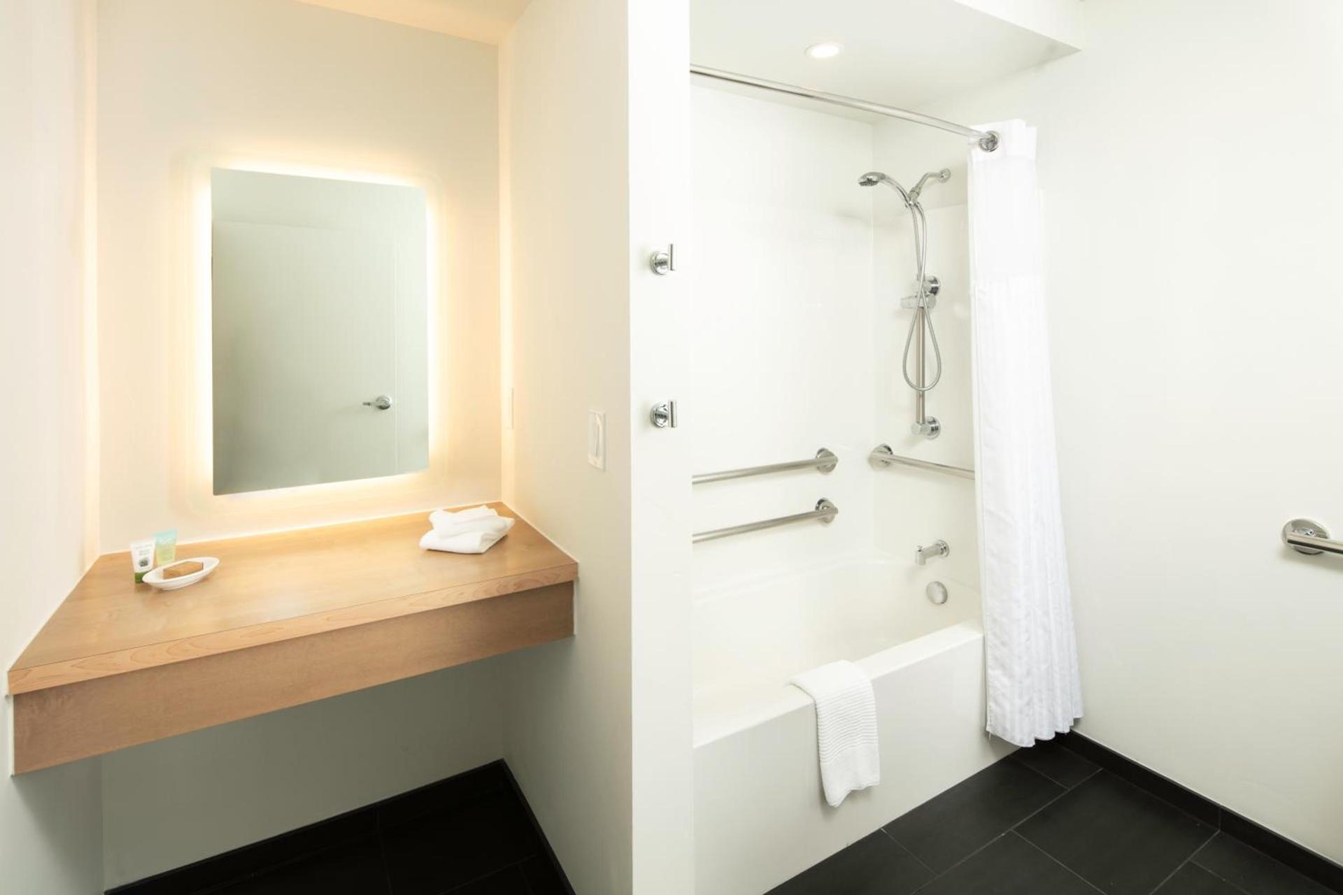 Waypoint Hotel photo 52