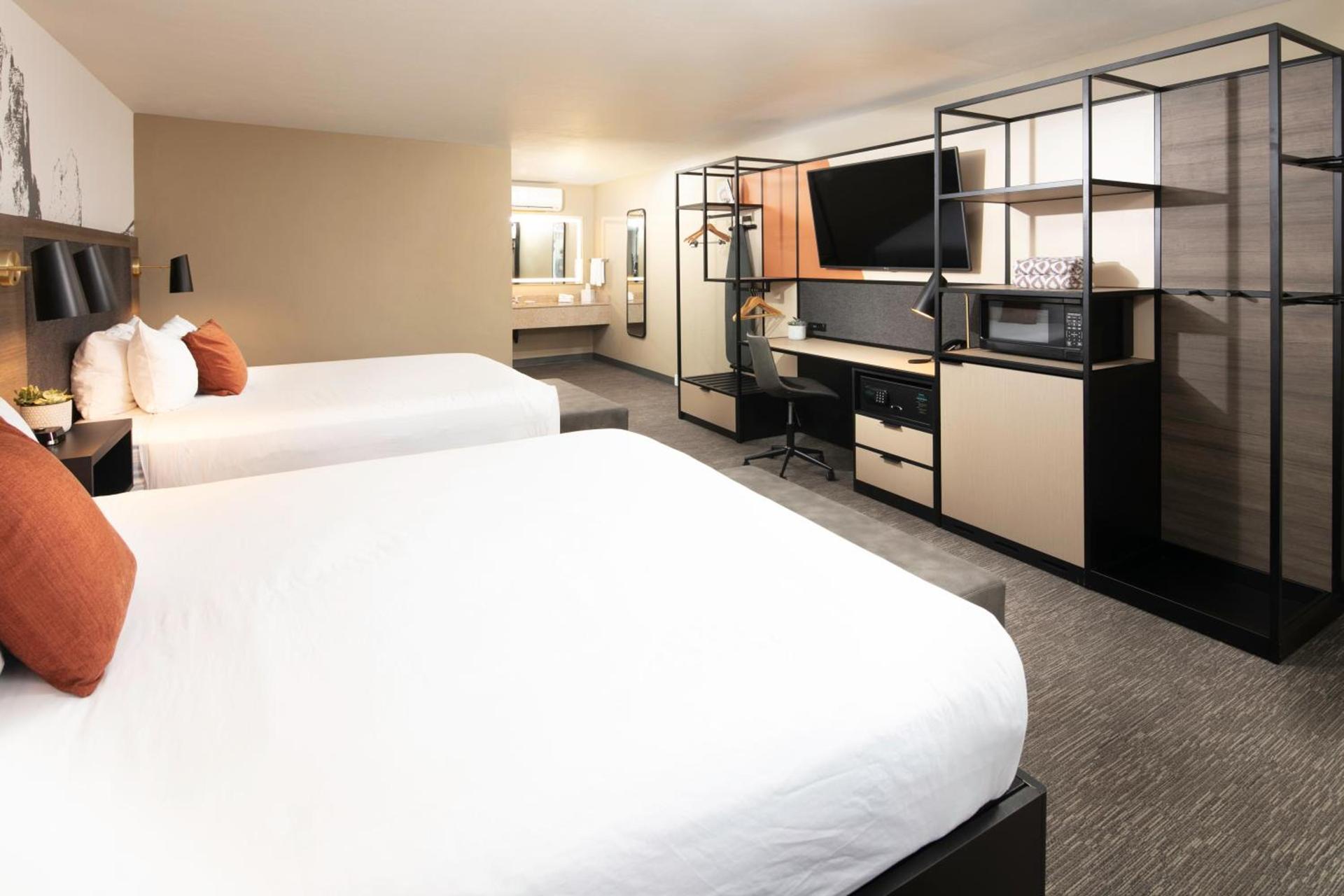 Waypoint Hotel photo 62