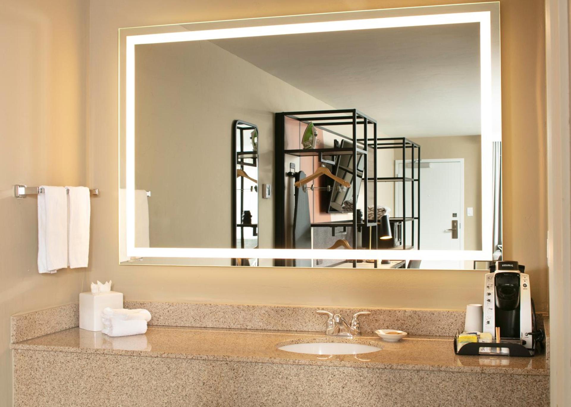 Waypoint Hotel photo 11
