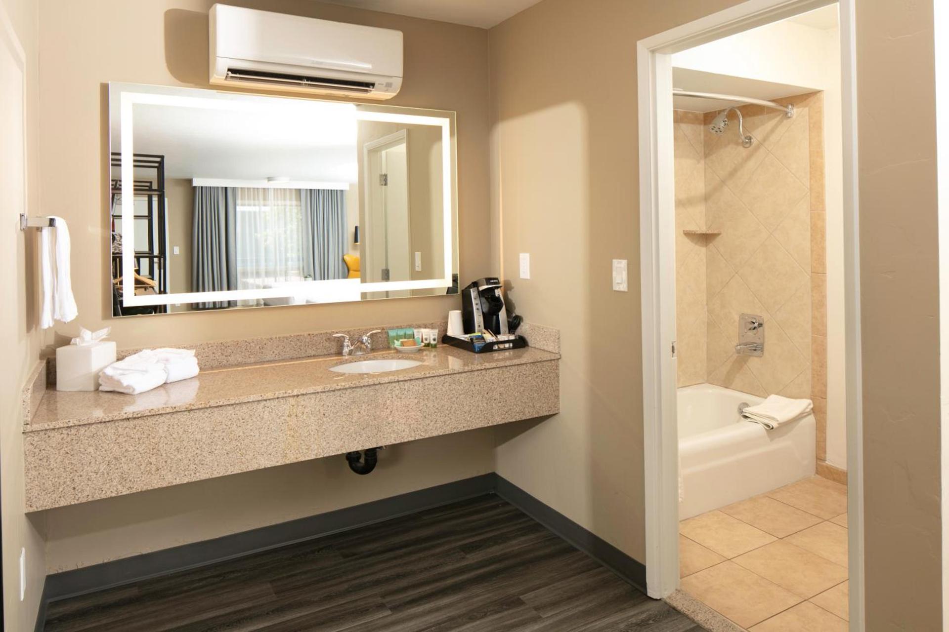 Waypoint Hotel photo 9