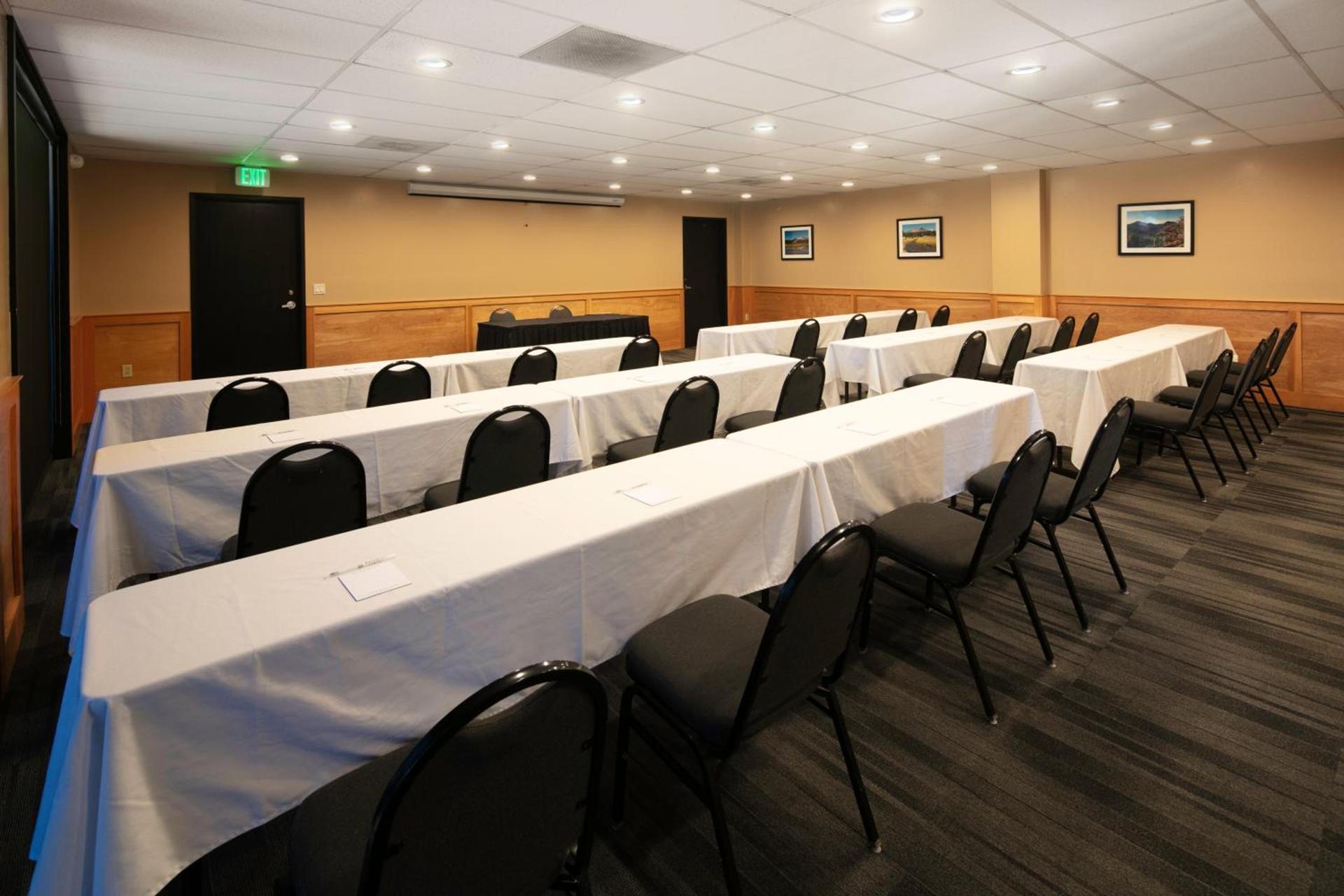 Waypoint Hotel photo 68