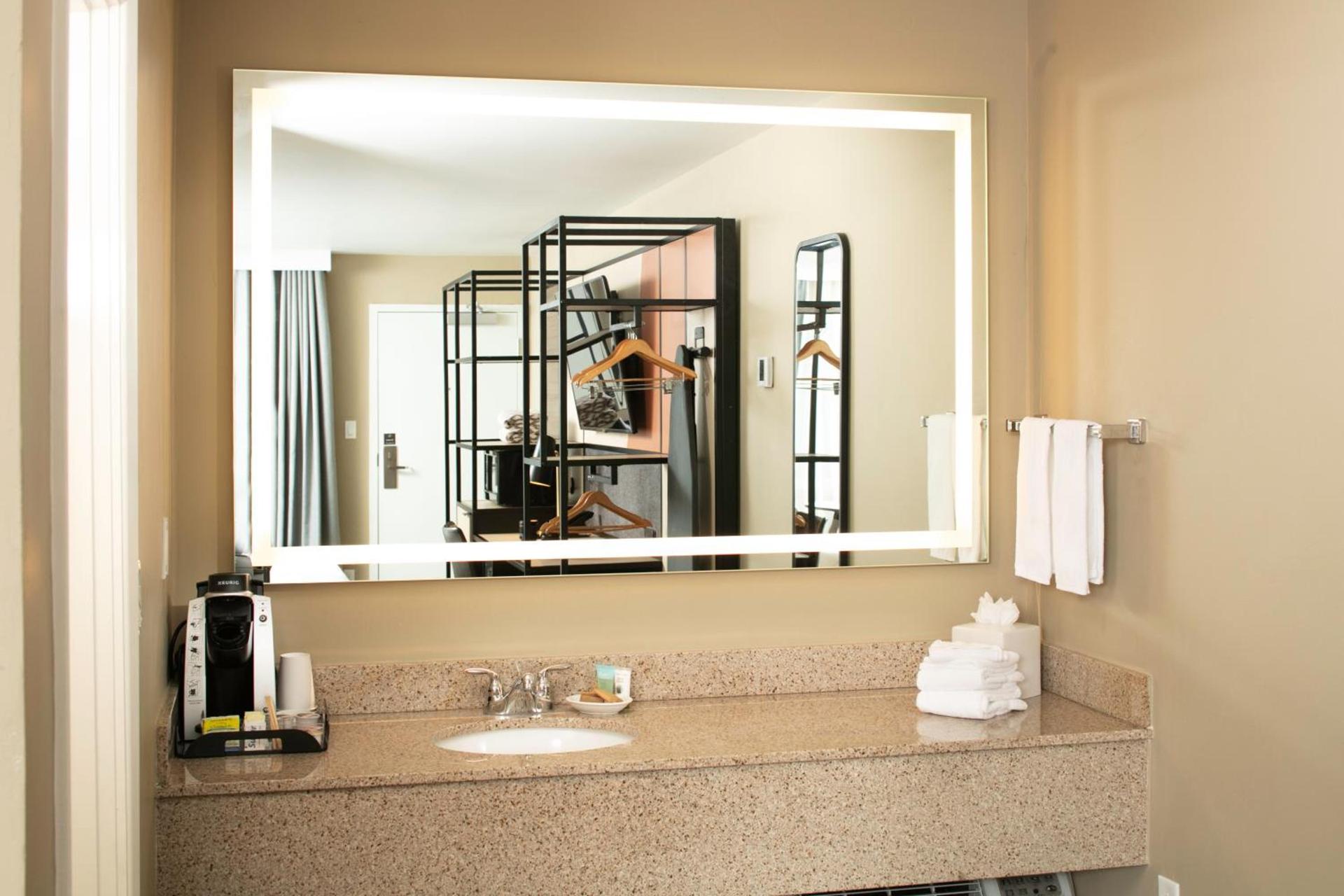 Waypoint Hotel photo 73