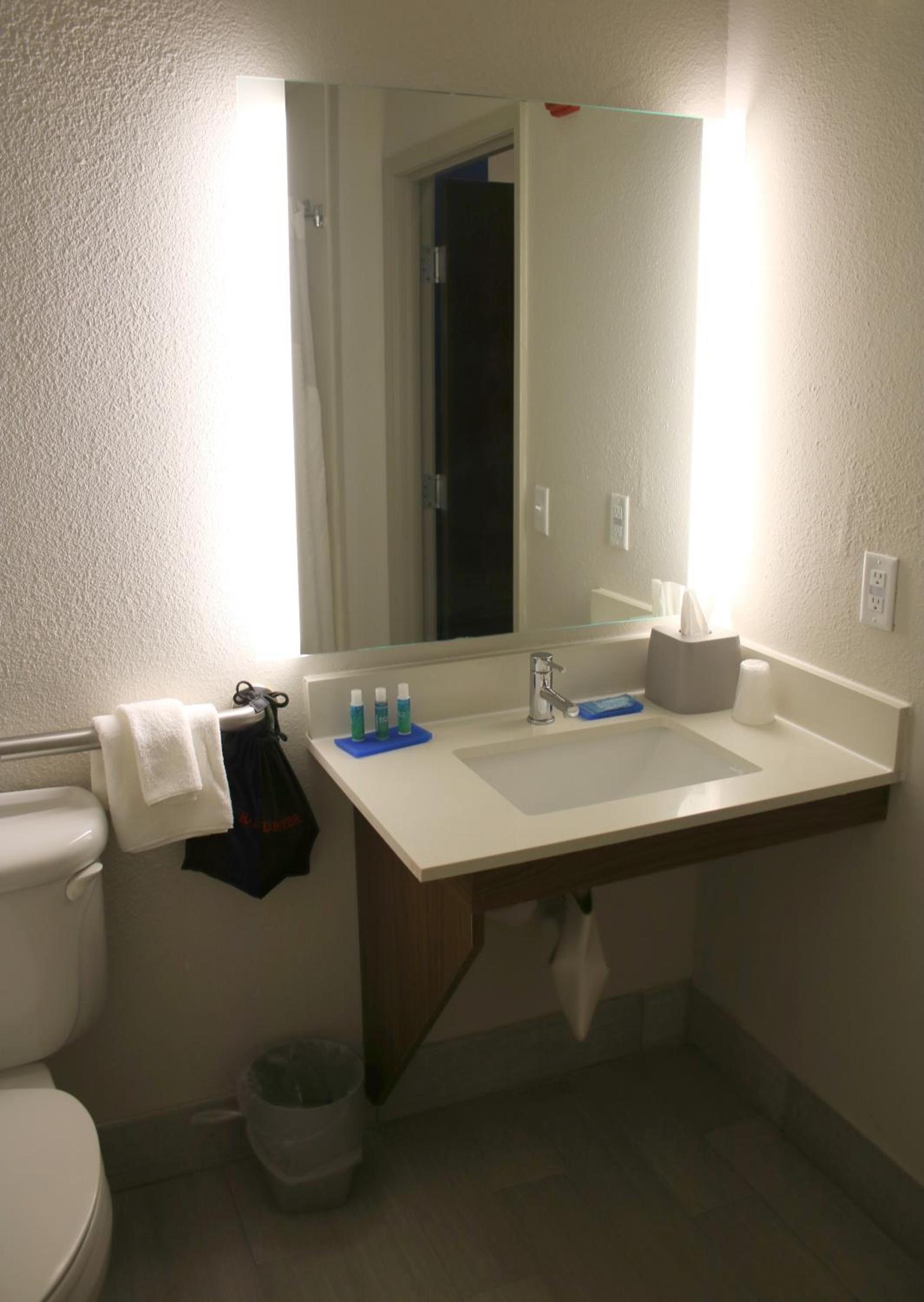 Holiday Inn Express by IHG photo 36