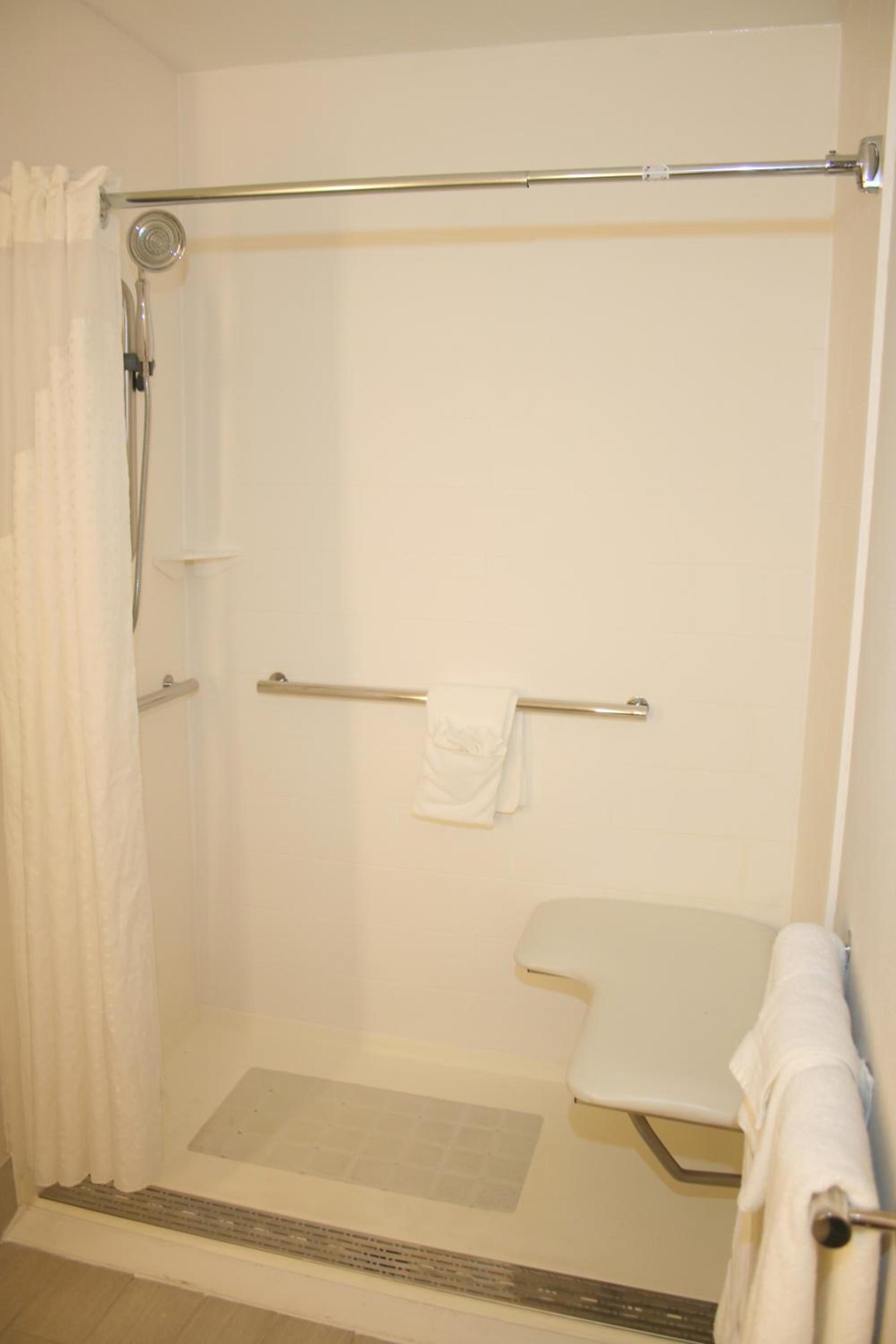 Holiday Inn Express by IHG photo 37