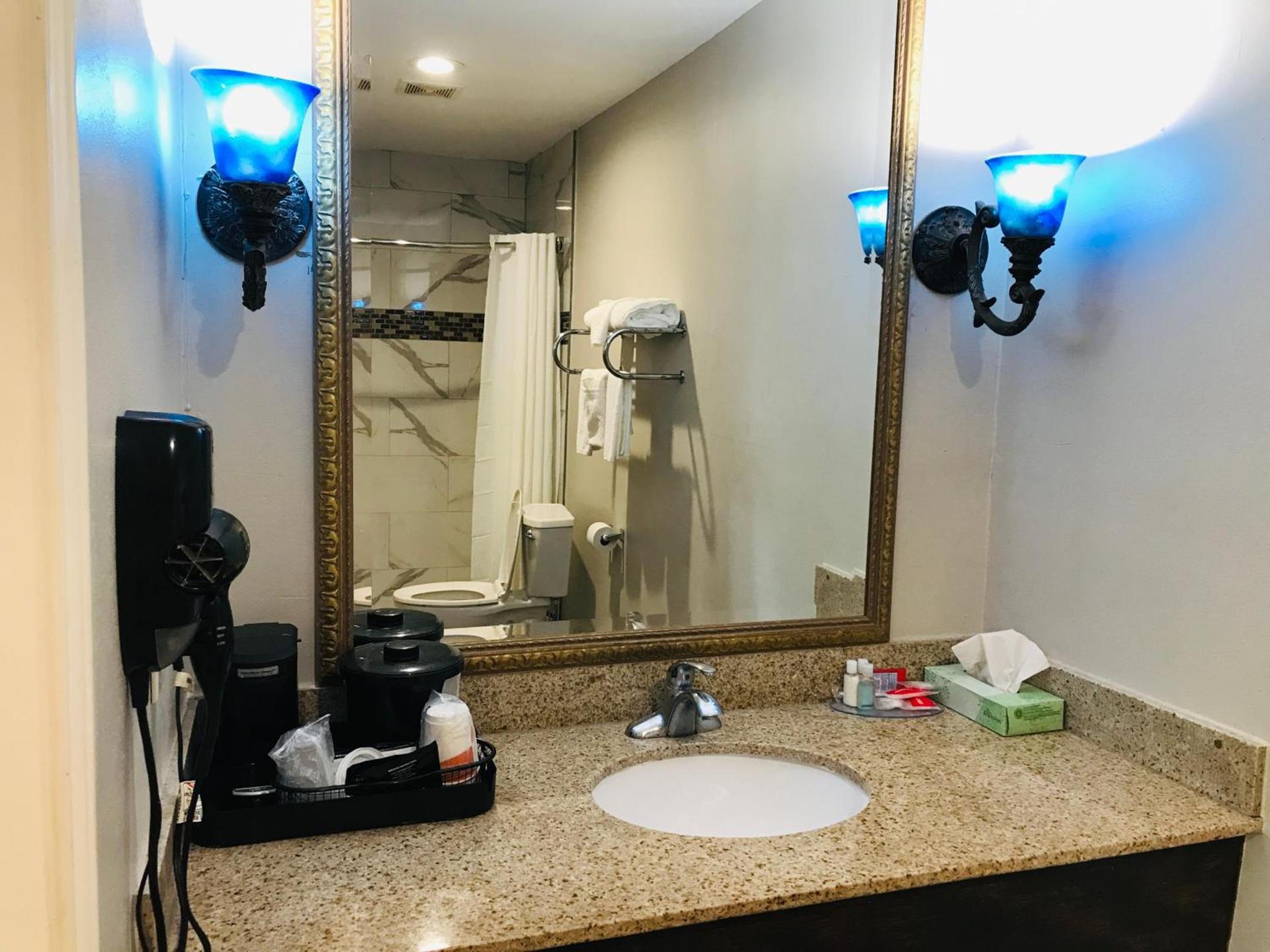 Summit Inn - Houston Medical Center - NRG Park photo 12