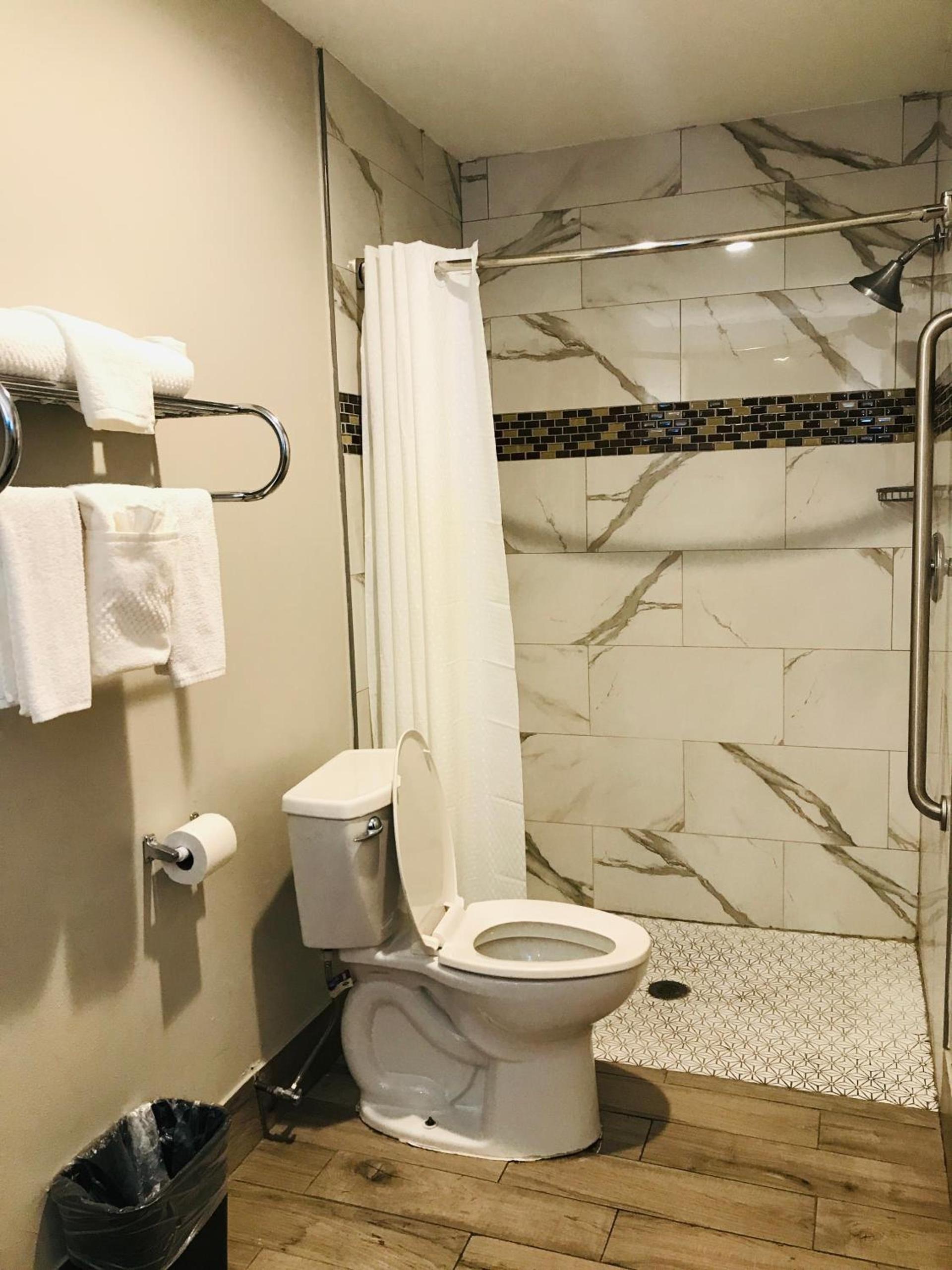 Summit Inn - Houston Medical Center - NRG Park photo 11
