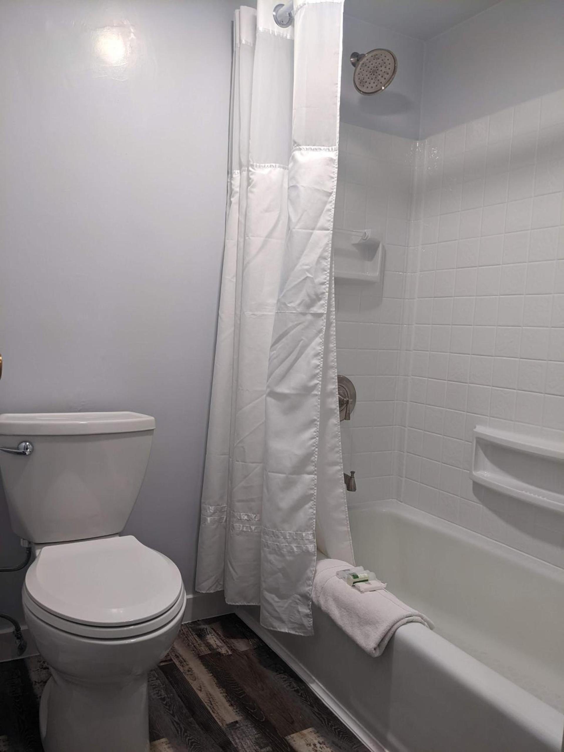 The Oakwood Inn photo 4