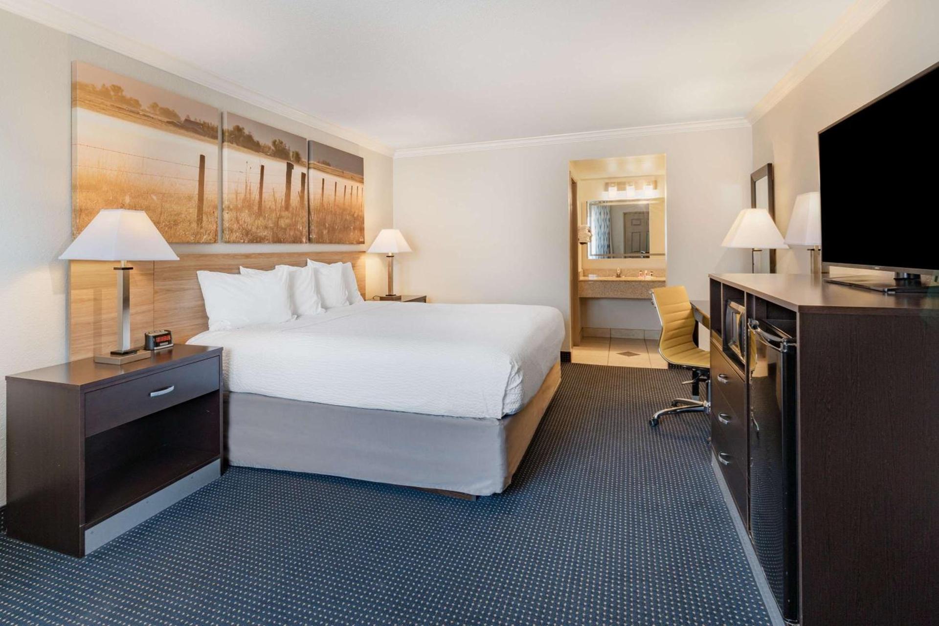 Days Inn by Wyndham Winnemucca photo 16
