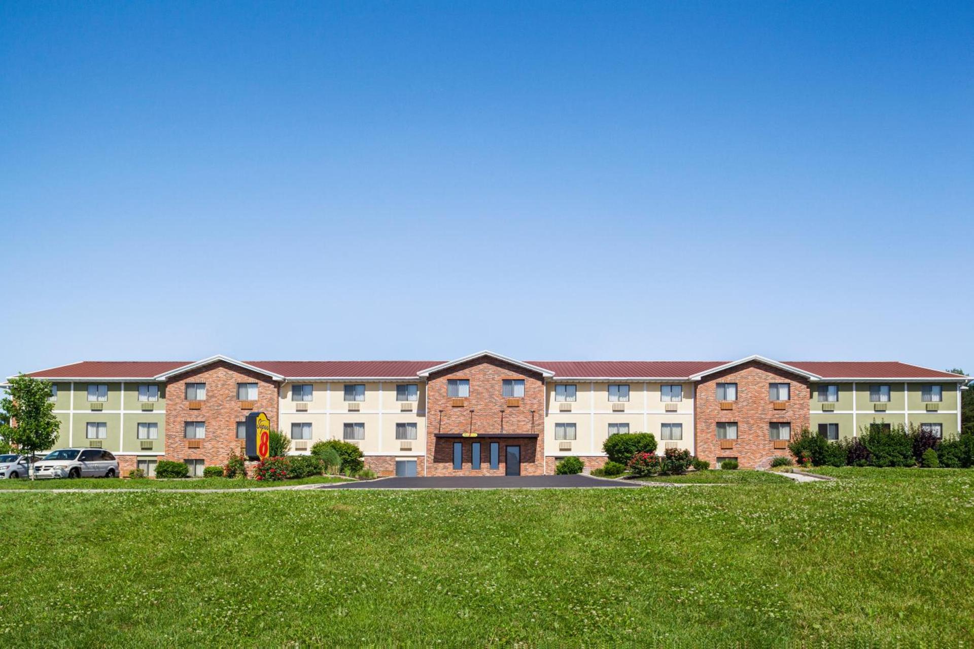 Super 8 by Wyndham Lenexa Overland Park Area/Mall Area photo 29