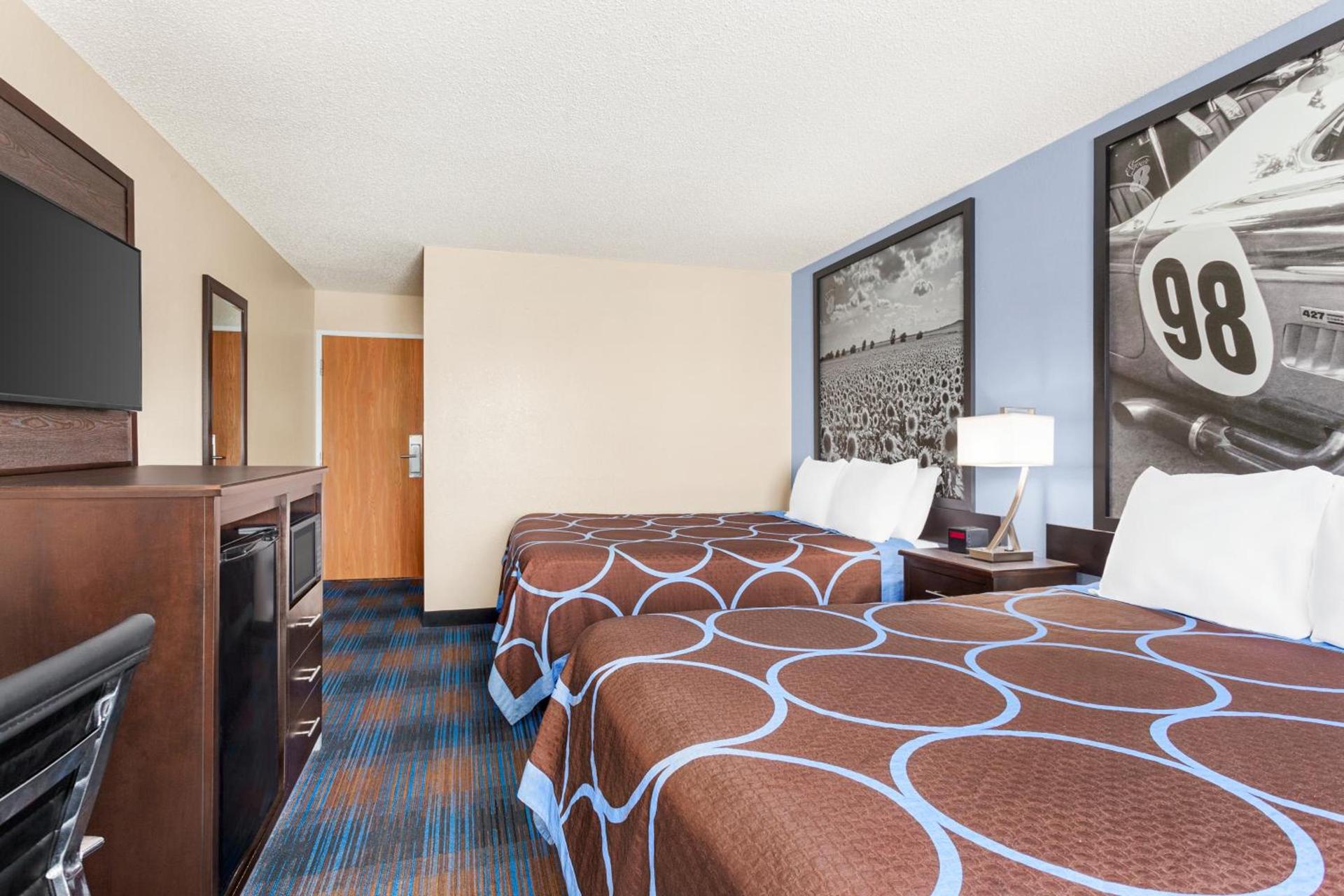 Super 8 by Wyndham Lenexa Overland Park Area/Mall Area photo 39