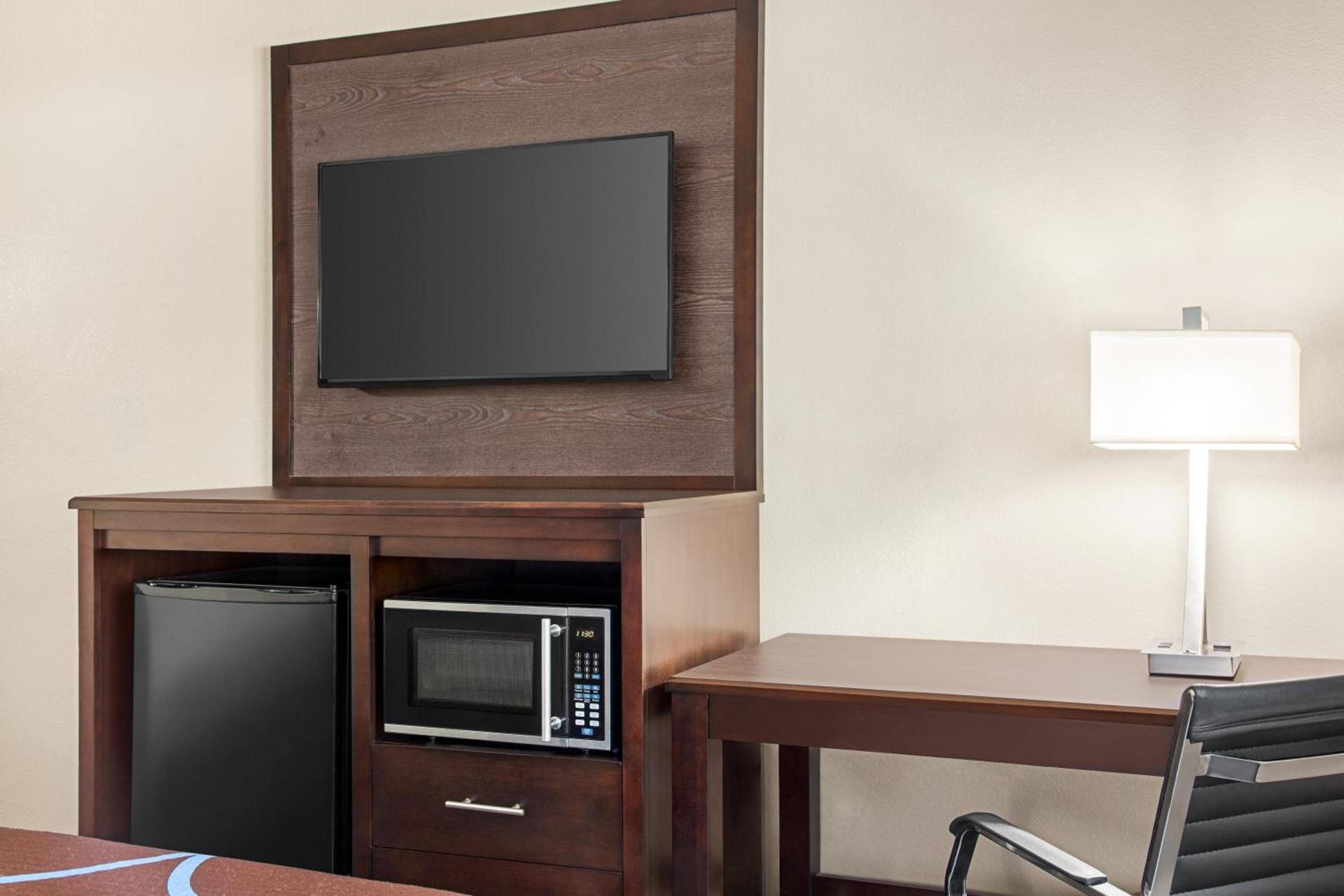 Super 8 by Wyndham Lenexa Overland Park Area/Mall Area photo 38