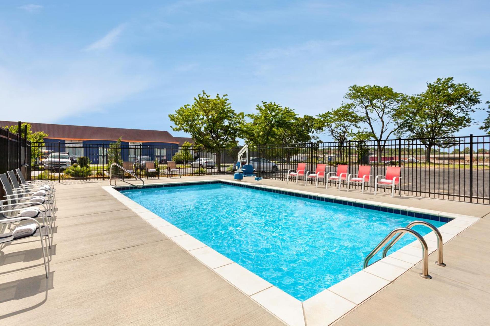 Super 8 by Wyndham Lenexa Overland Park Area/Mall Area photo 30