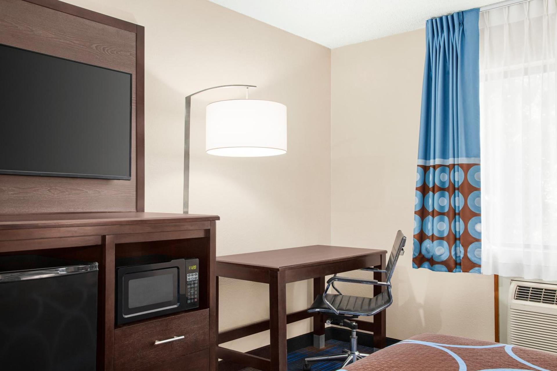 Super 8 by Wyndham Lenexa Overland Park Area/Mall Area photo 42