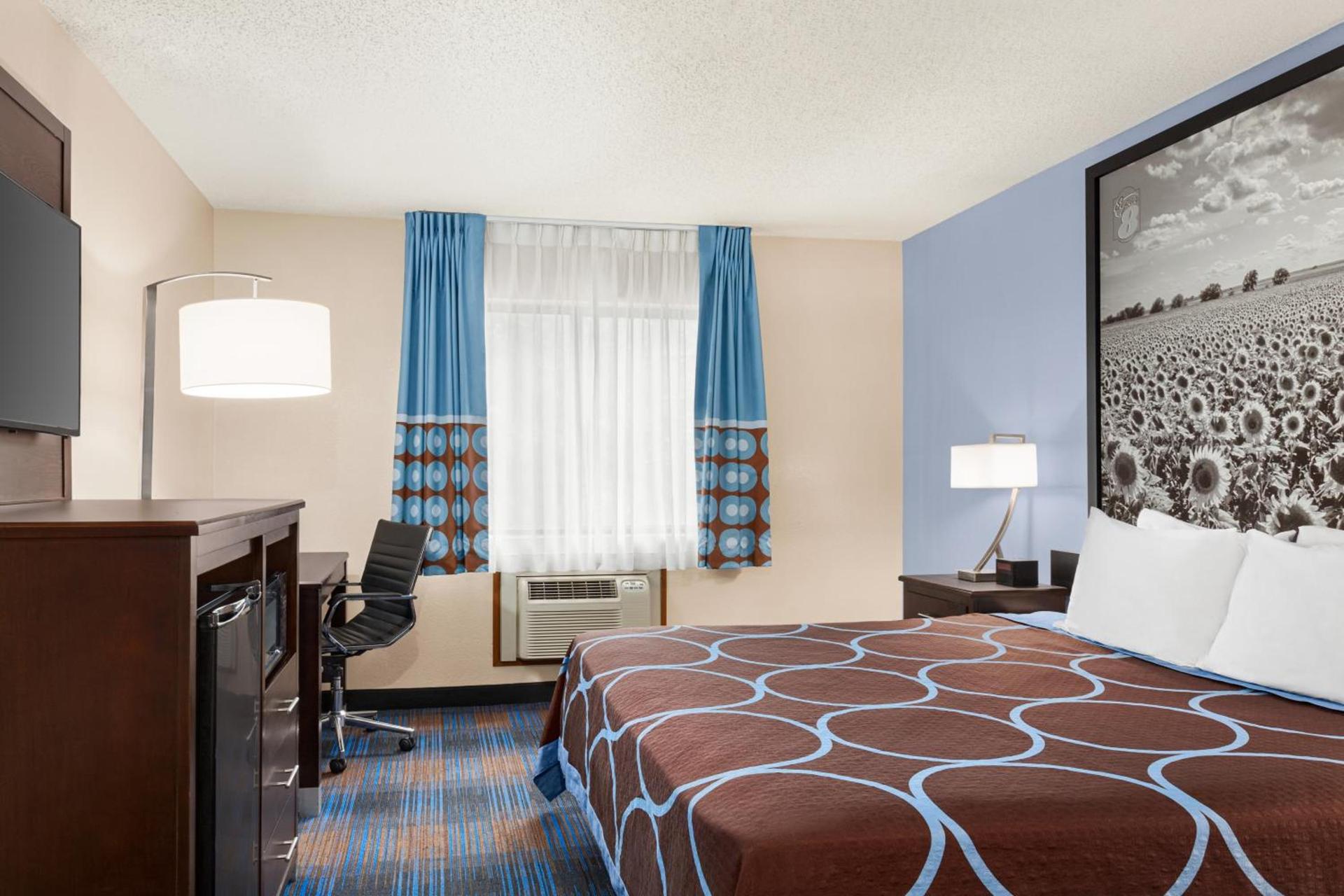 Super 8 by Wyndham Lenexa Overland Park Area/Mall Area photo 41
