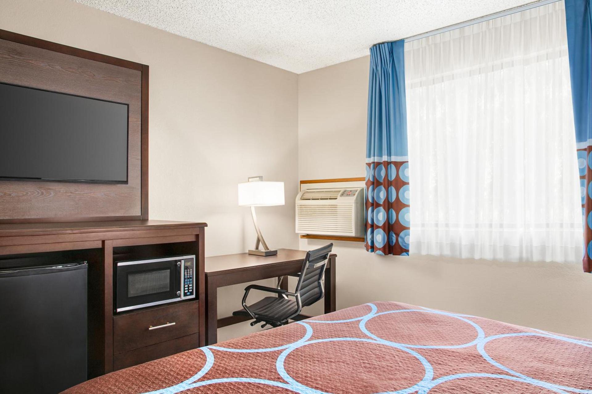 Super 8 by Wyndham Lenexa Overland Park Area/Mall Area photo 44