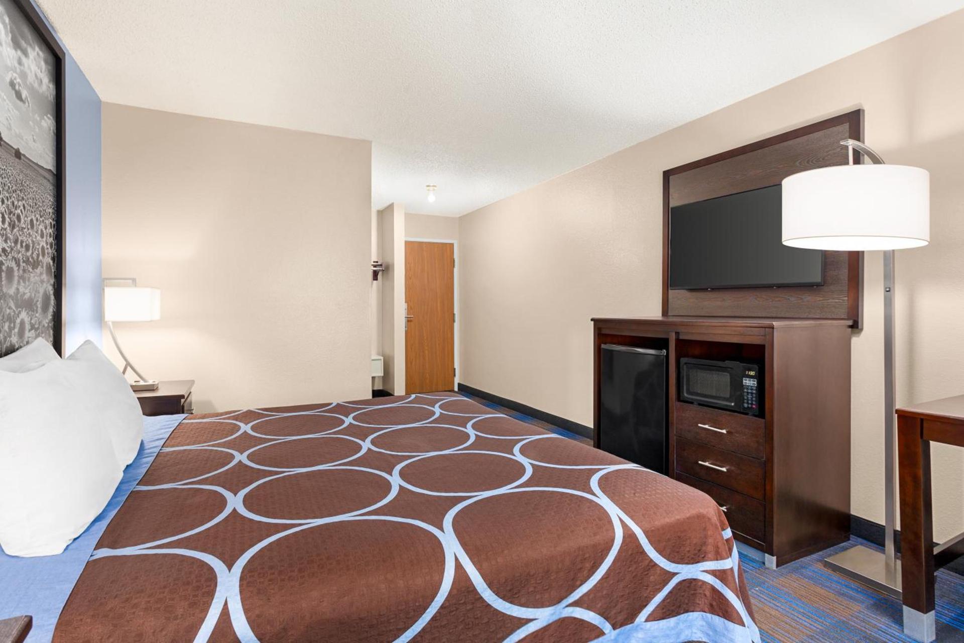 Super 8 by Wyndham Lenexa Overland Park Area/Mall Area photo 46