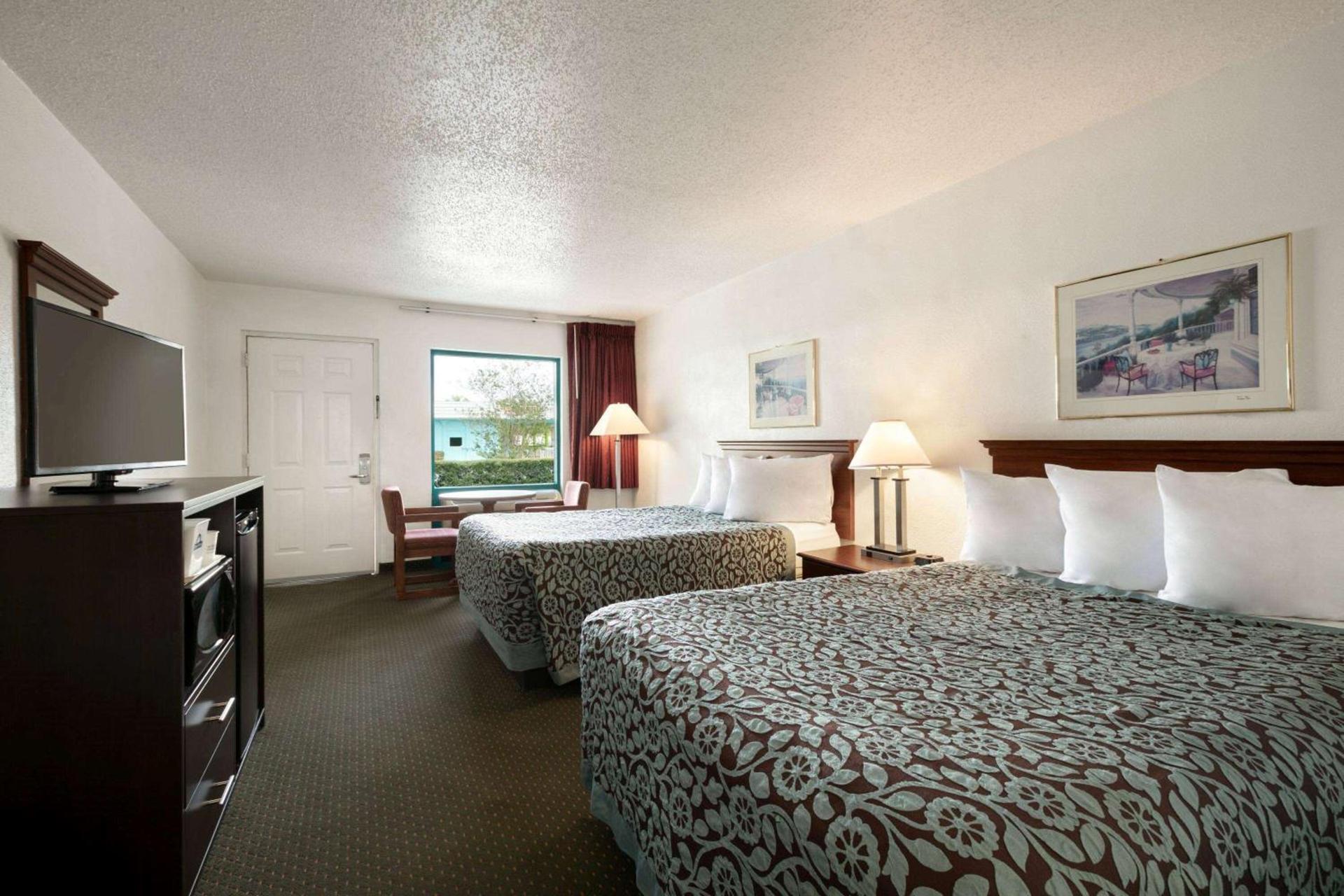 Days Inn by Wyndham Clearwater/Central photo 14