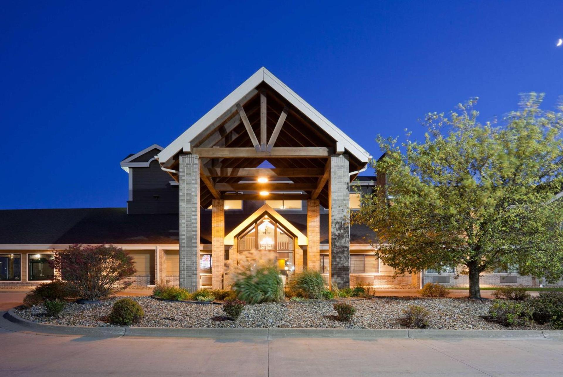 AmericInn by Wyndham Osceola — hotel in Osceola