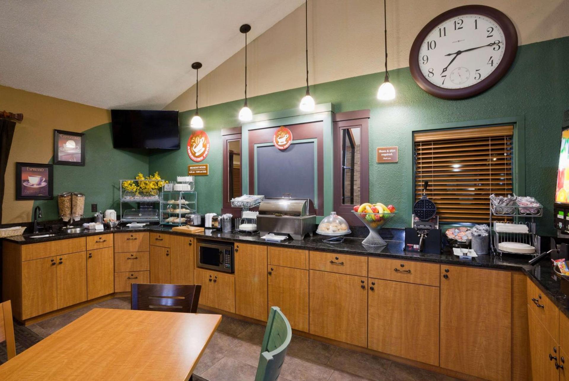 AmericInn by Wyndham Osceola photo 6