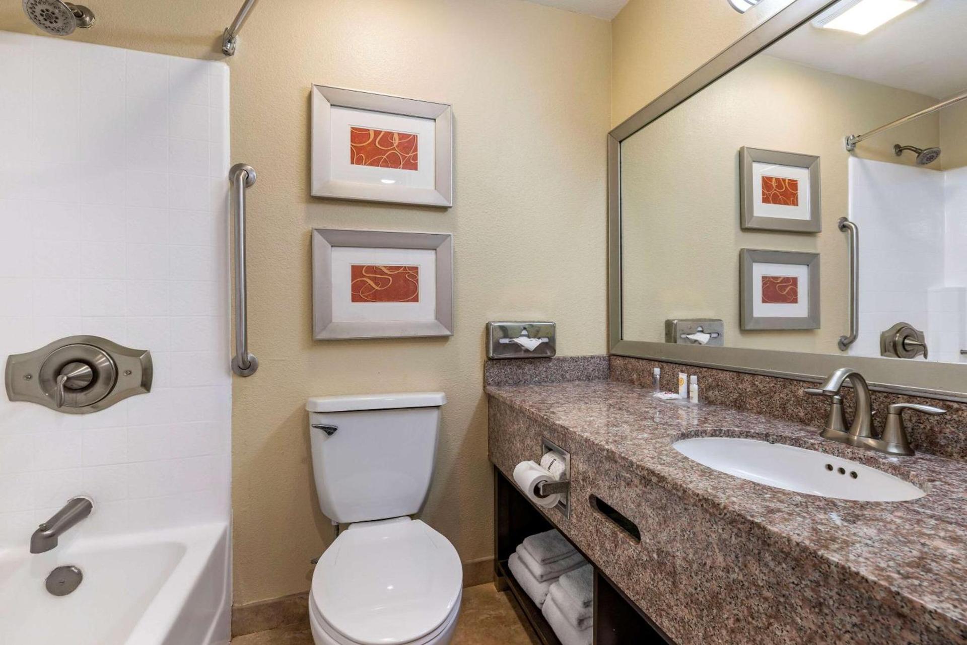 Comfort Inn & Suites Huntington Beach photo 26