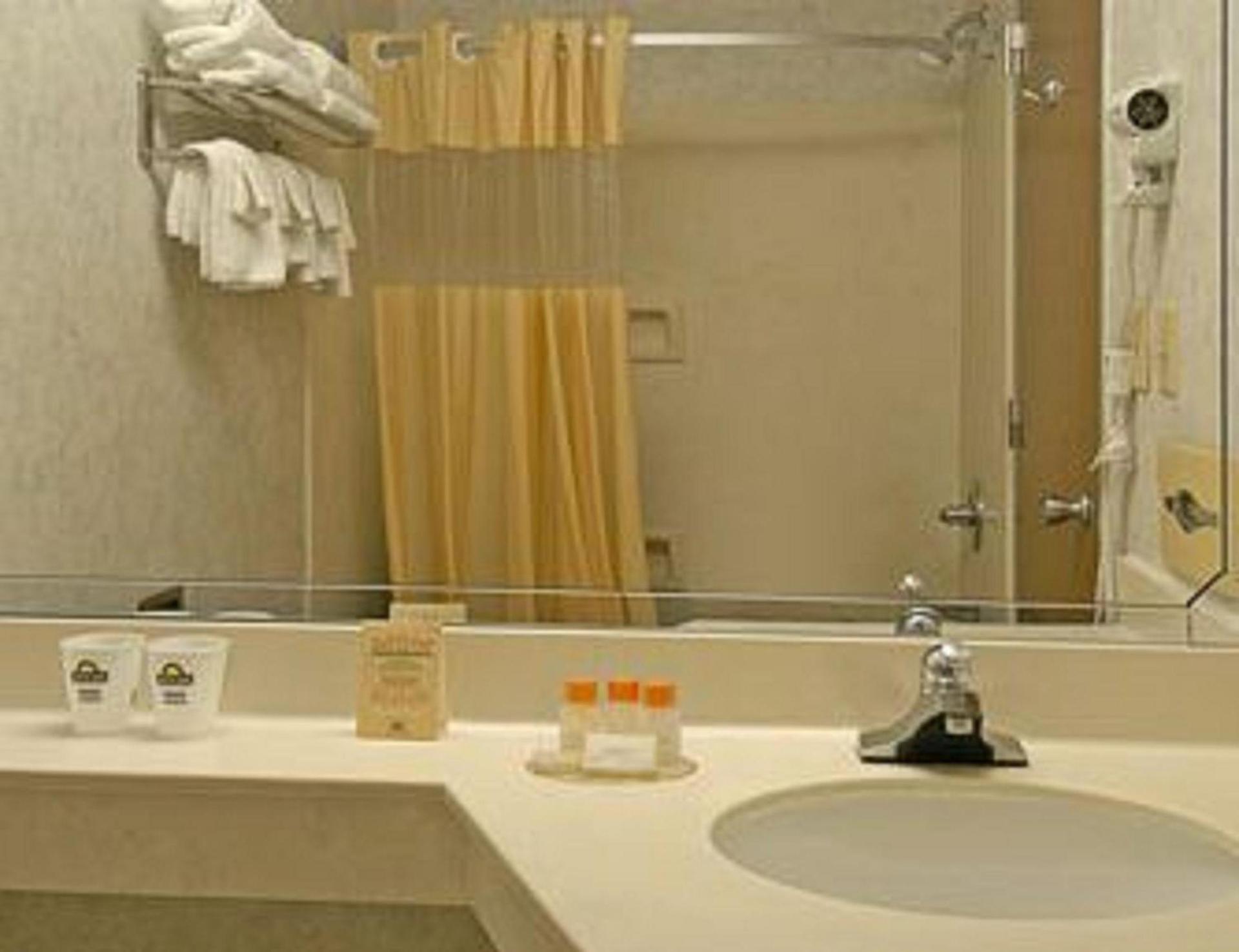 Days Inn & Suites by Wyndham Lexington photo 17