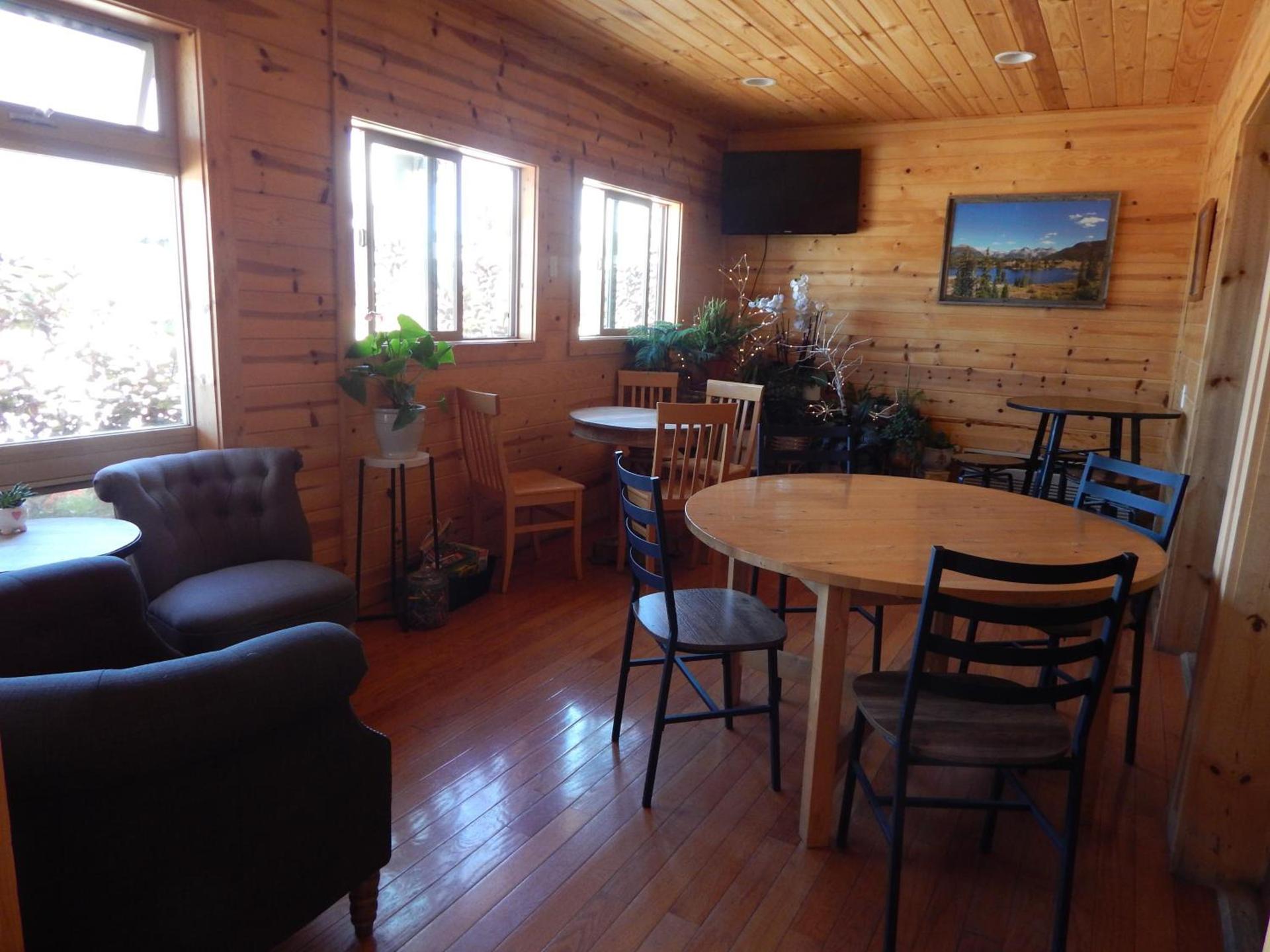 Alpine Inn photo 38