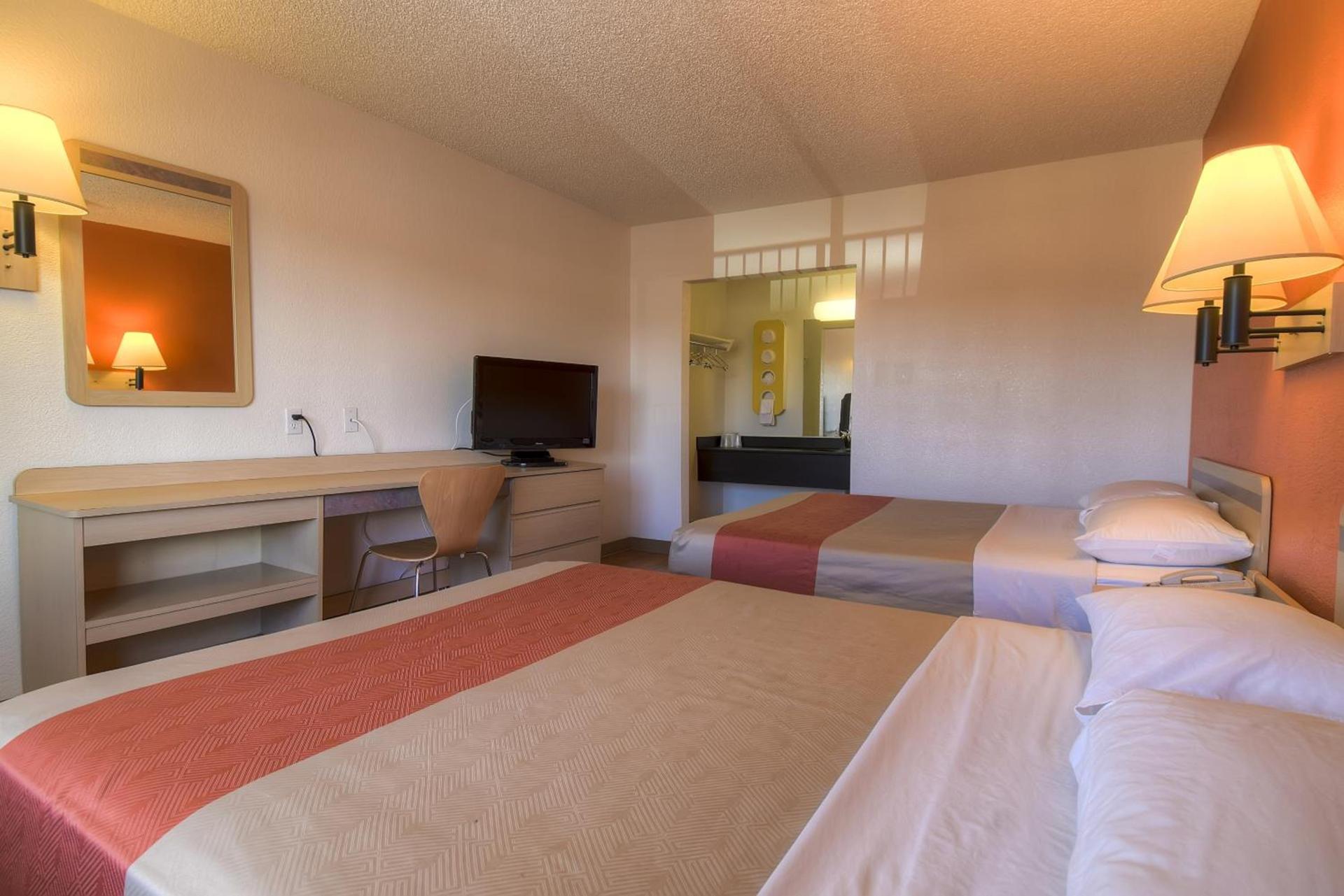 Las Vegas, NV - Boulder Highway photo 19