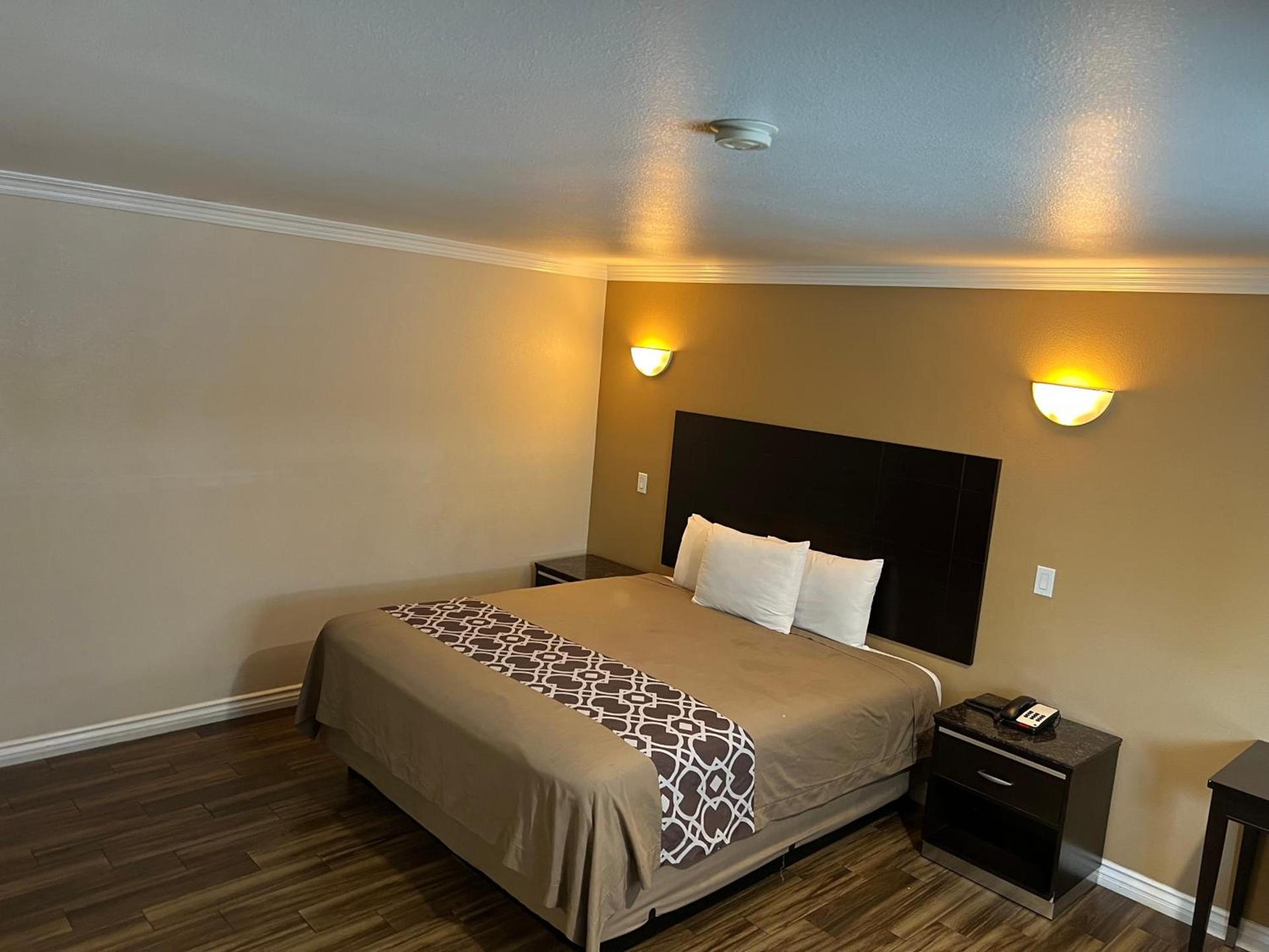 Walnut Inn & Suites West Covina photo 4