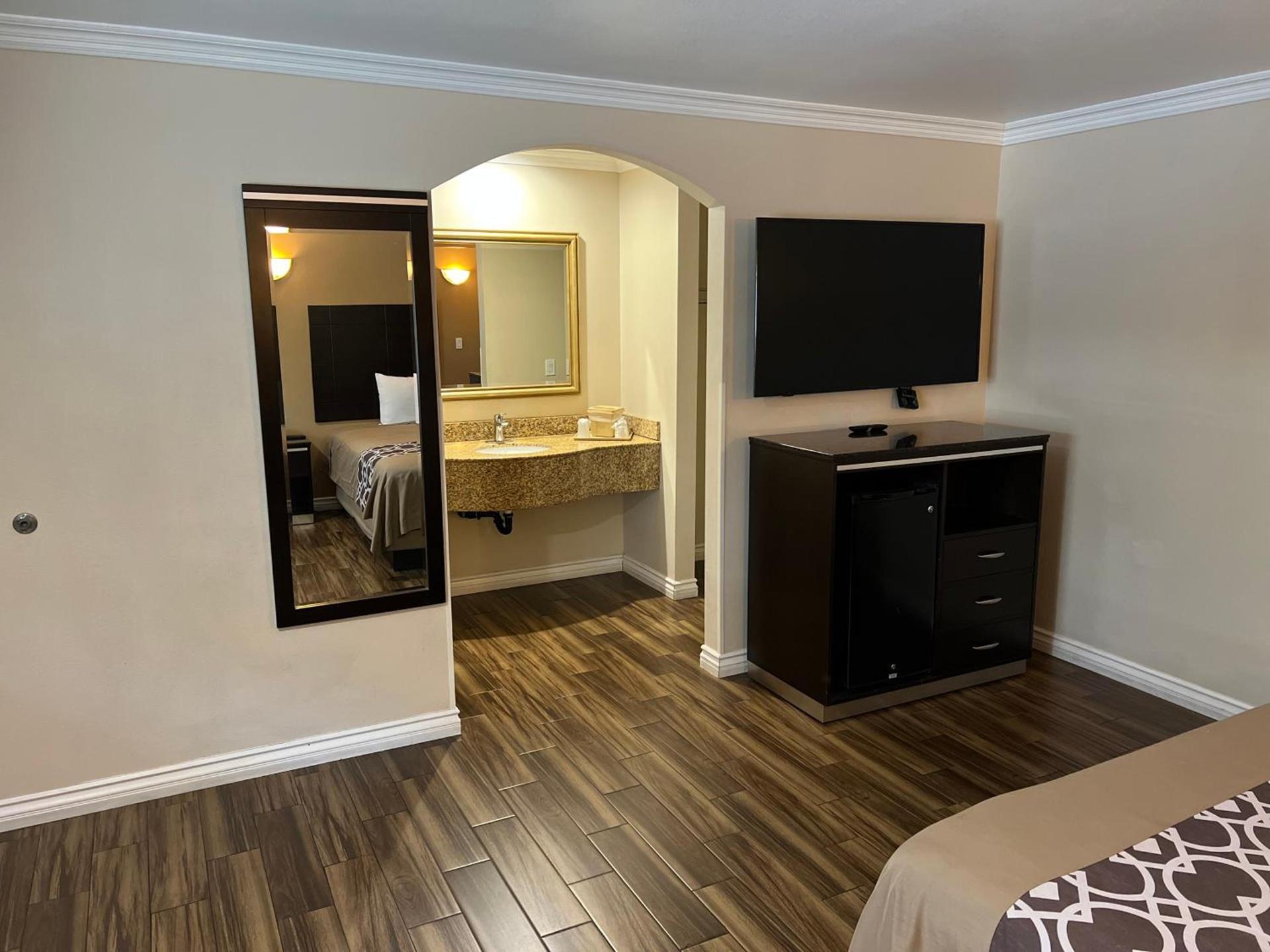 Walnut Inn & Suites West Covina photo 6