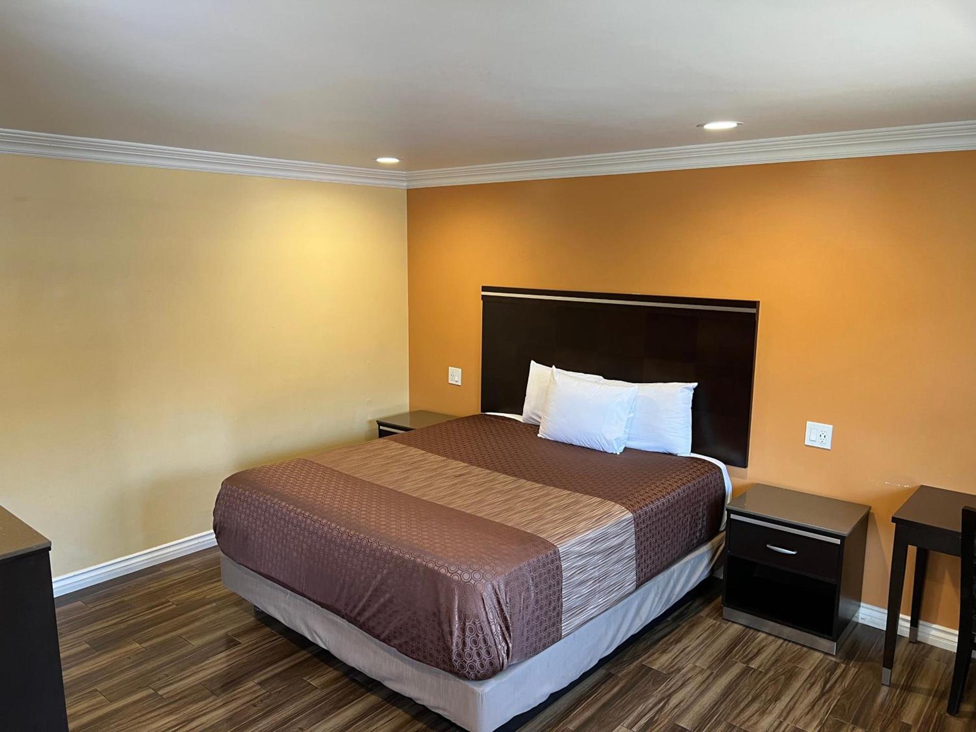 Walnut Inn & Suites West Covina photo 8