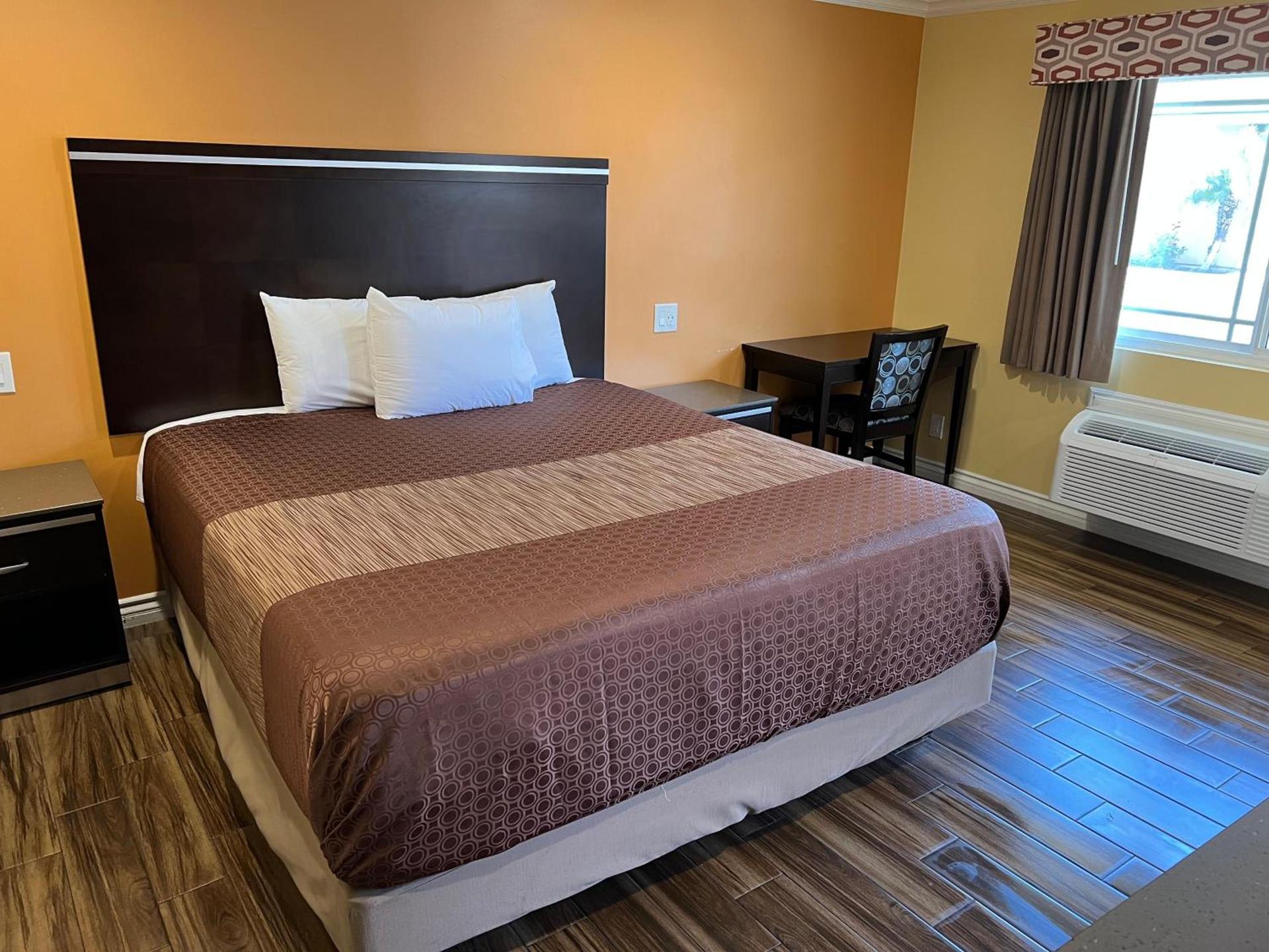 Walnut Inn & Suites West Covina photo 7