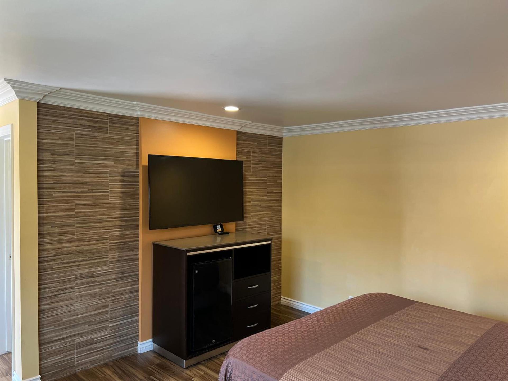 Walnut Inn & Suites West Covina photo 9
