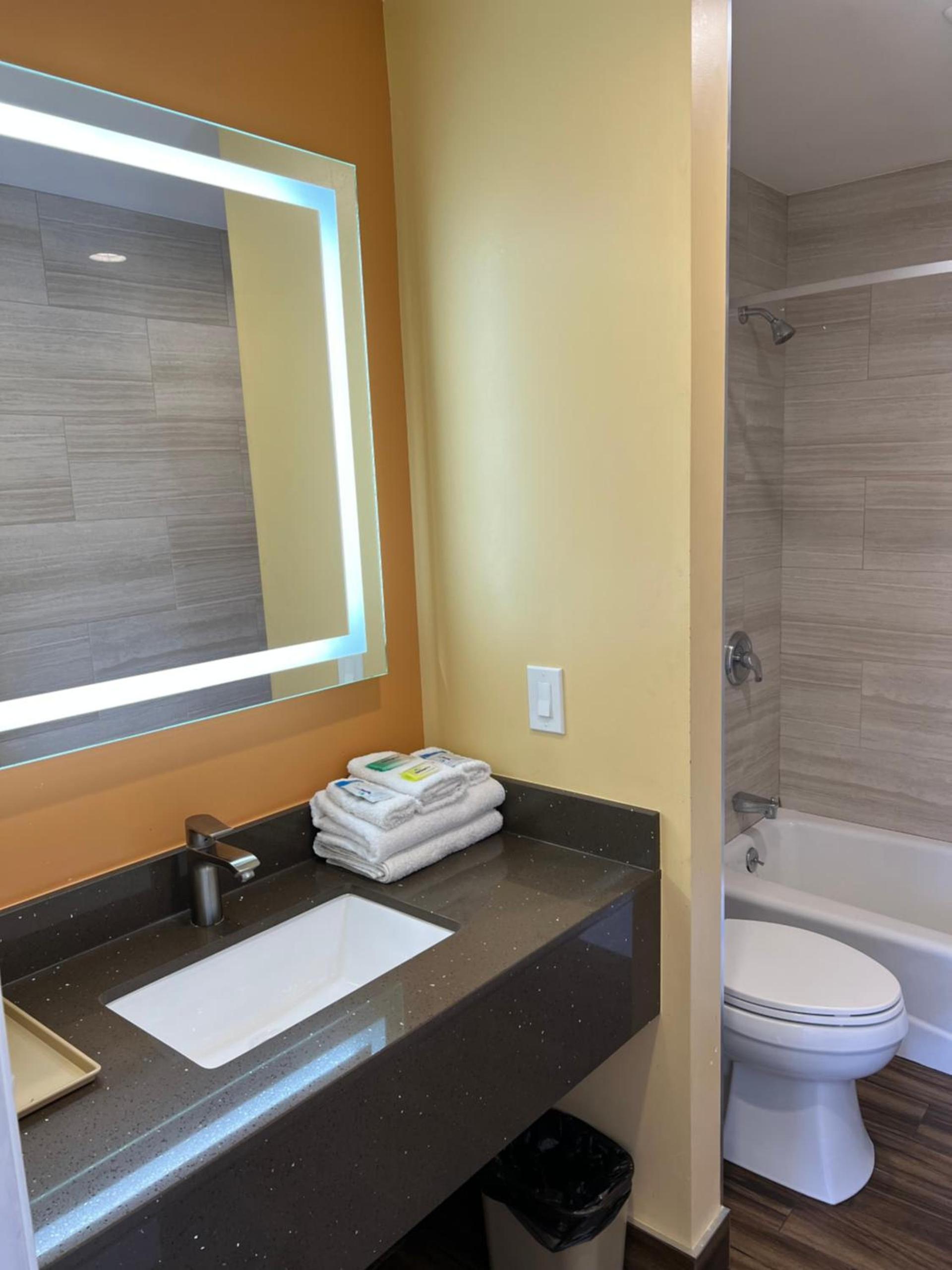 Walnut Inn & Suites West Covina photo 10