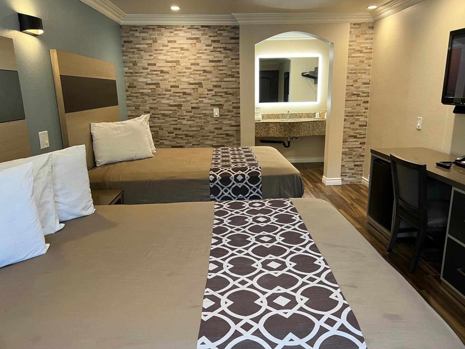 Walnut Inn & Suites West Covina photo 12