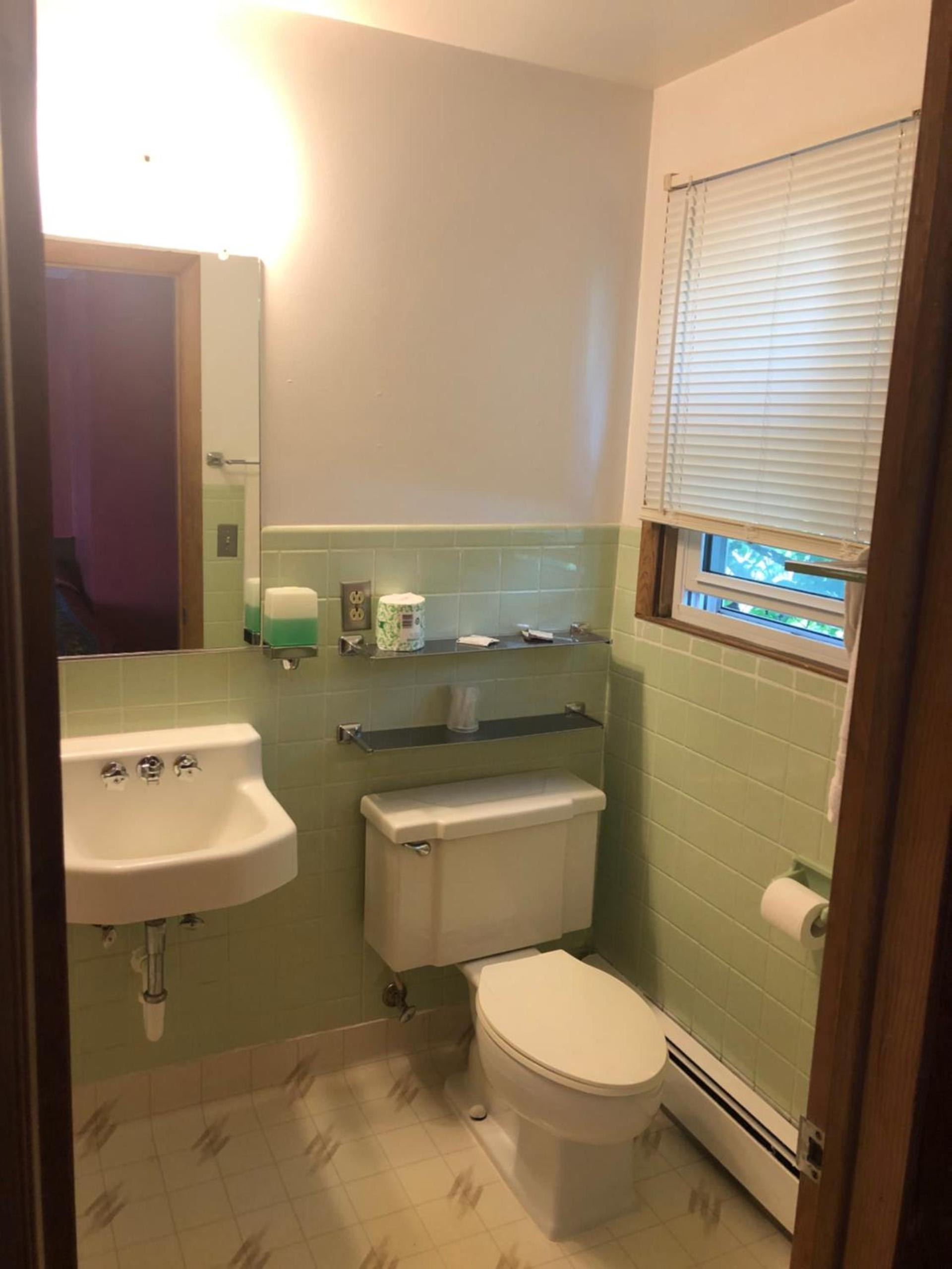 Parkway Motel photo 17